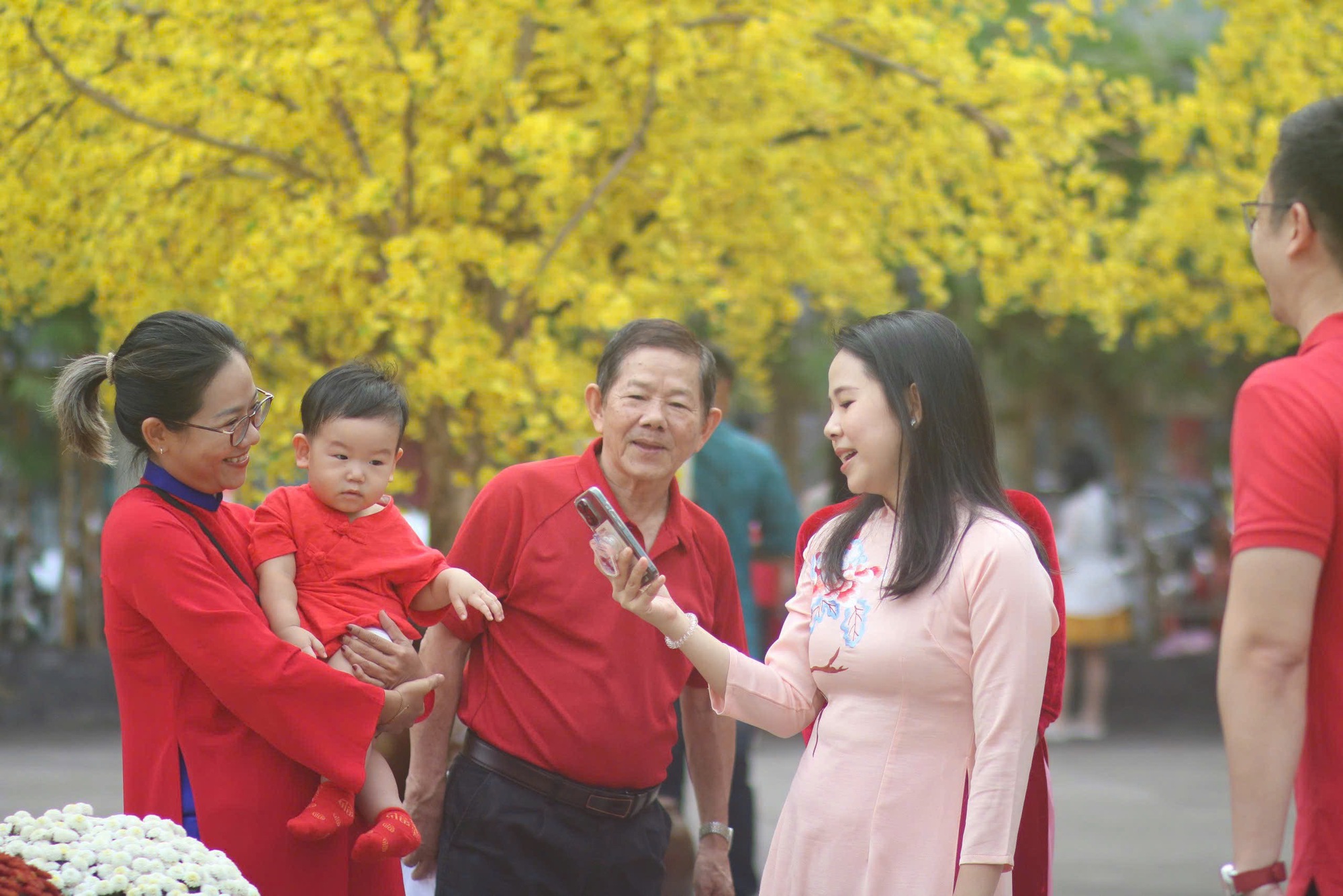 Kh&ocirc;ng chỉ l&agrave; sum họp, m&agrave; c&ograve;n l&agrave; sự gắn kết- Ảnh 1.