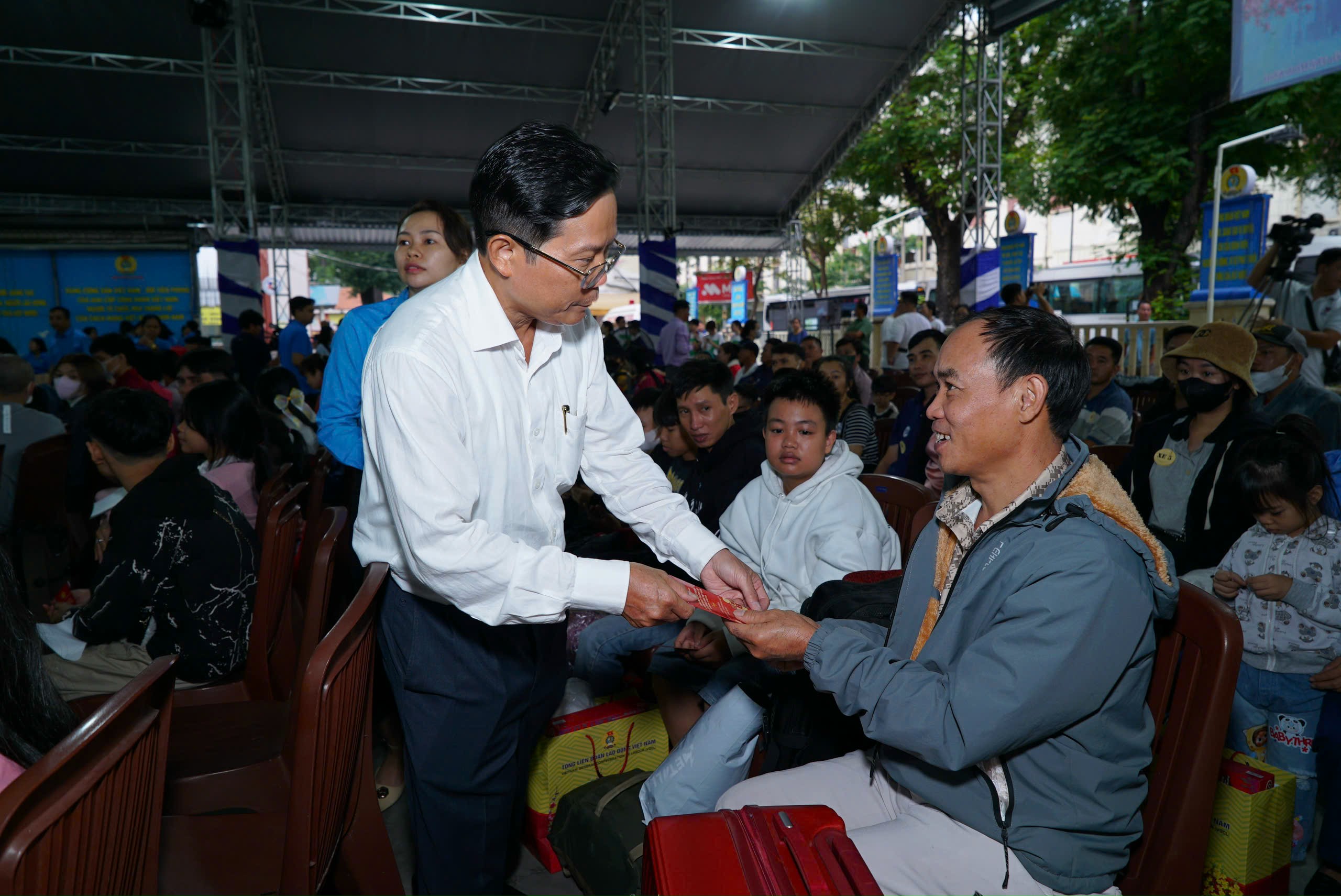 Ước vọng năm 2025: Việc l&agrave;m ổn định, thu nhập tăng- Ảnh 4.