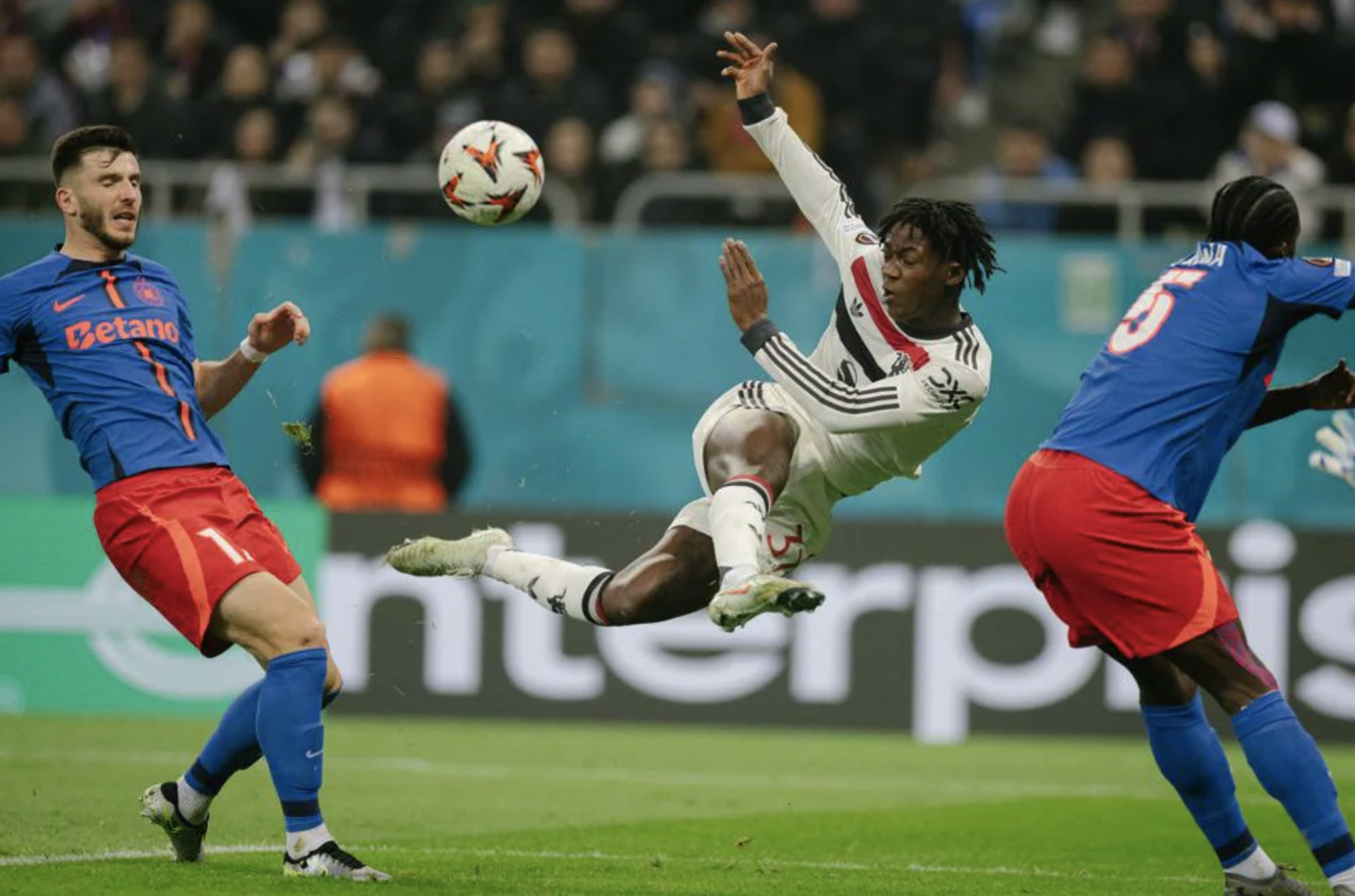 Sao trẻ lập c&ocirc;ng, Man United thẳng tiến Europa League- Ảnh 1.
