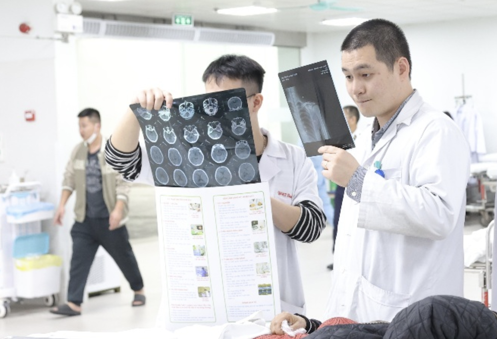 Hơn 96.000 người bệnh đang điều trị, cấp cứu- Ảnh 1.