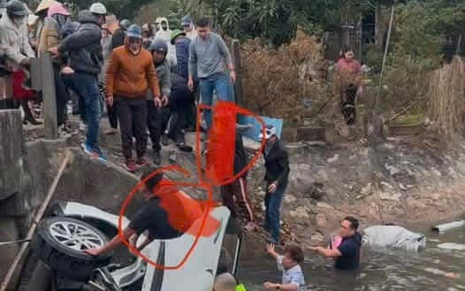 Ô tô lạc tay lái lao xuống mương nước, 7 người tử vong