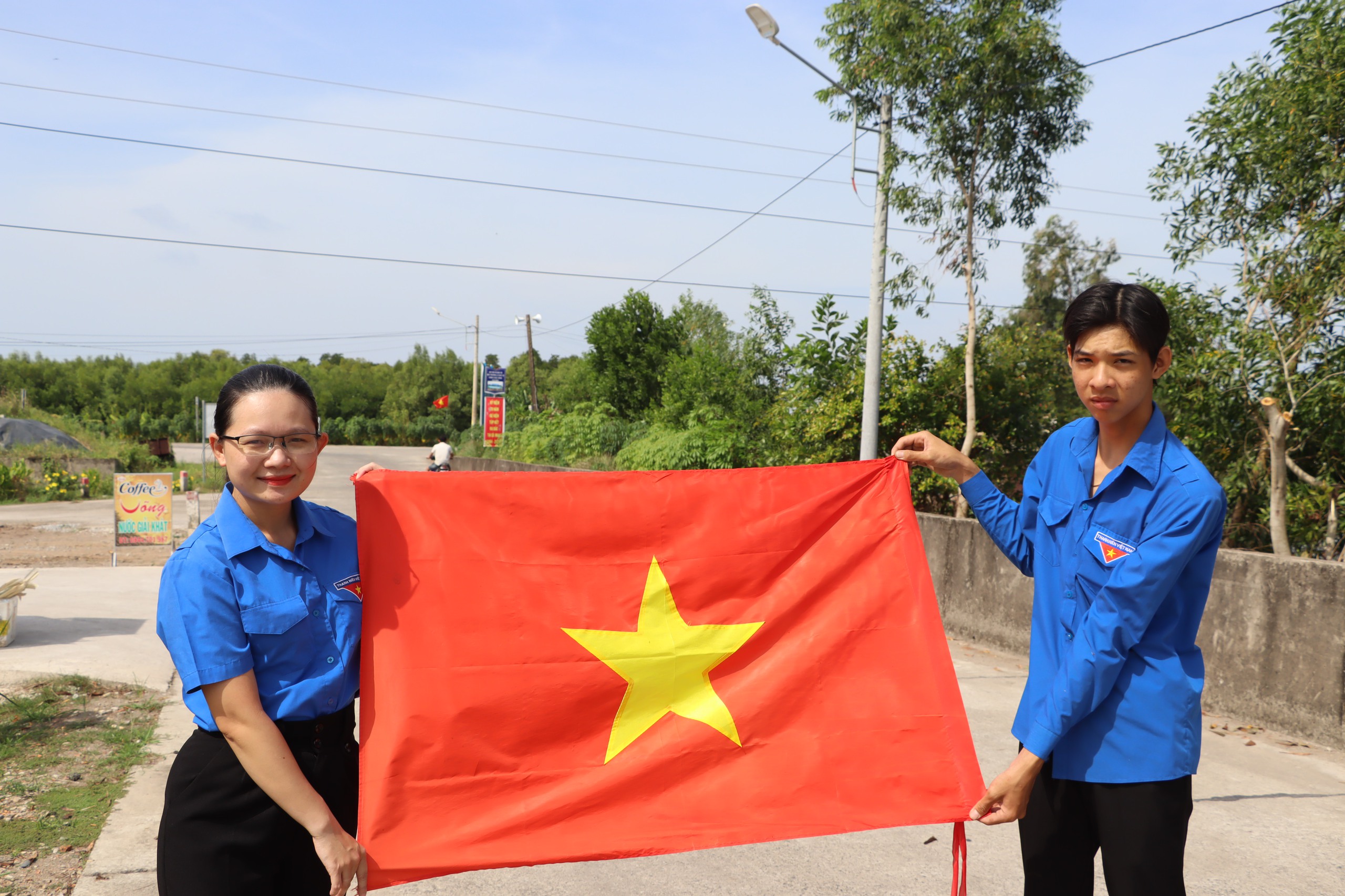 VIDEO: "Đường cờ Tổ quốc" ở C&agrave; Mau rực rỡ ng&agrave;y Xu&acirc;n- Ảnh 3.