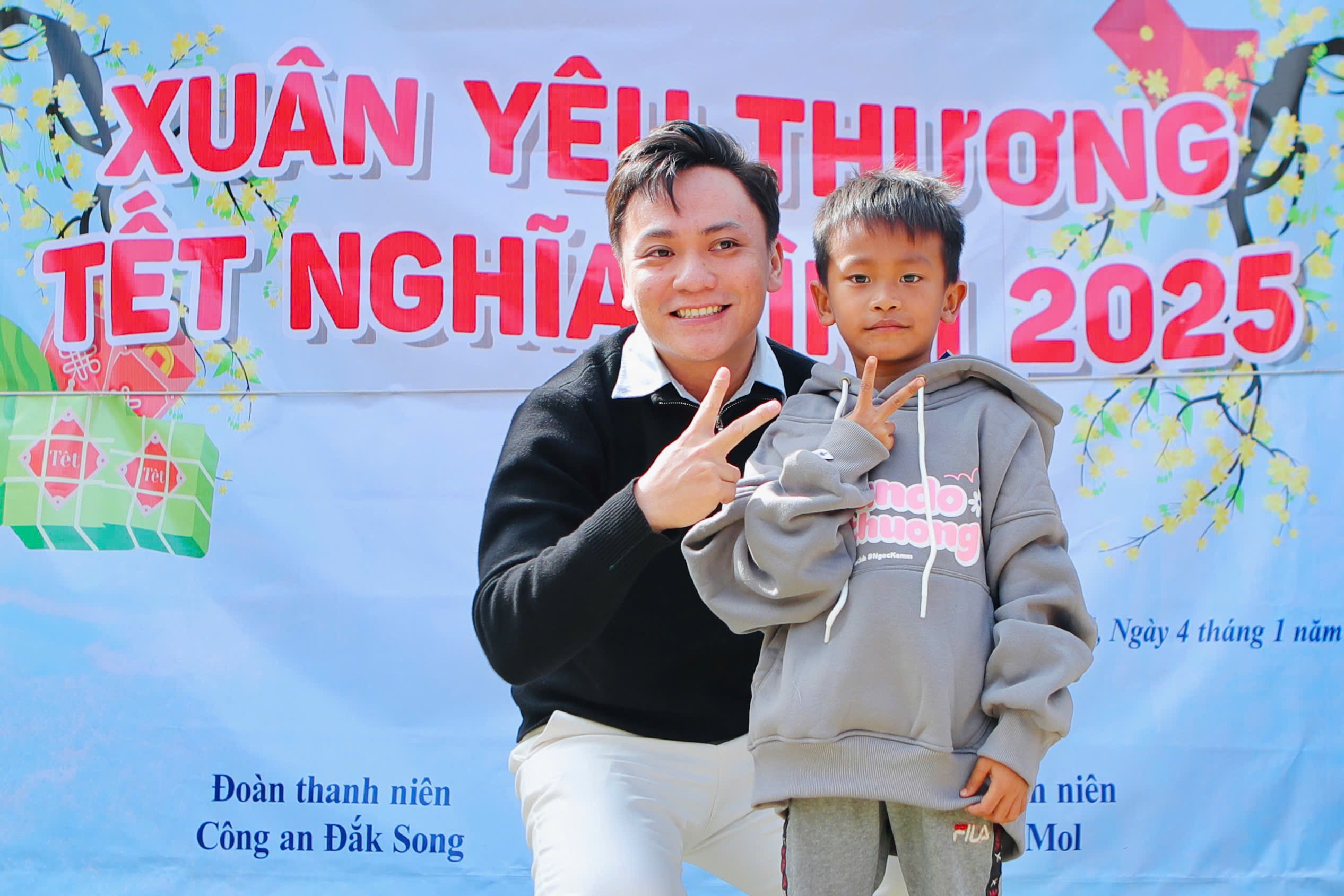 Hạnh ph&uacute;c l&agrave; cho đi- Ảnh 1.