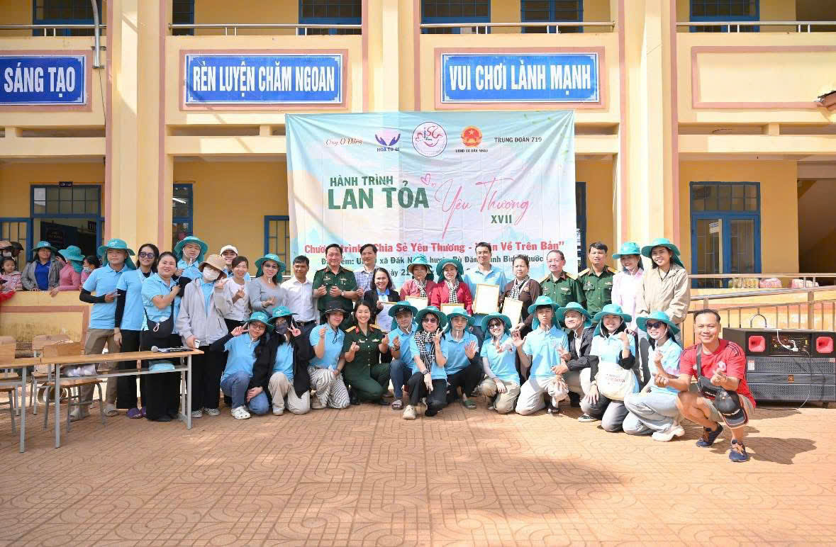 Hạnh ph&uacute;c l&agrave; cho đi- Ảnh 4.