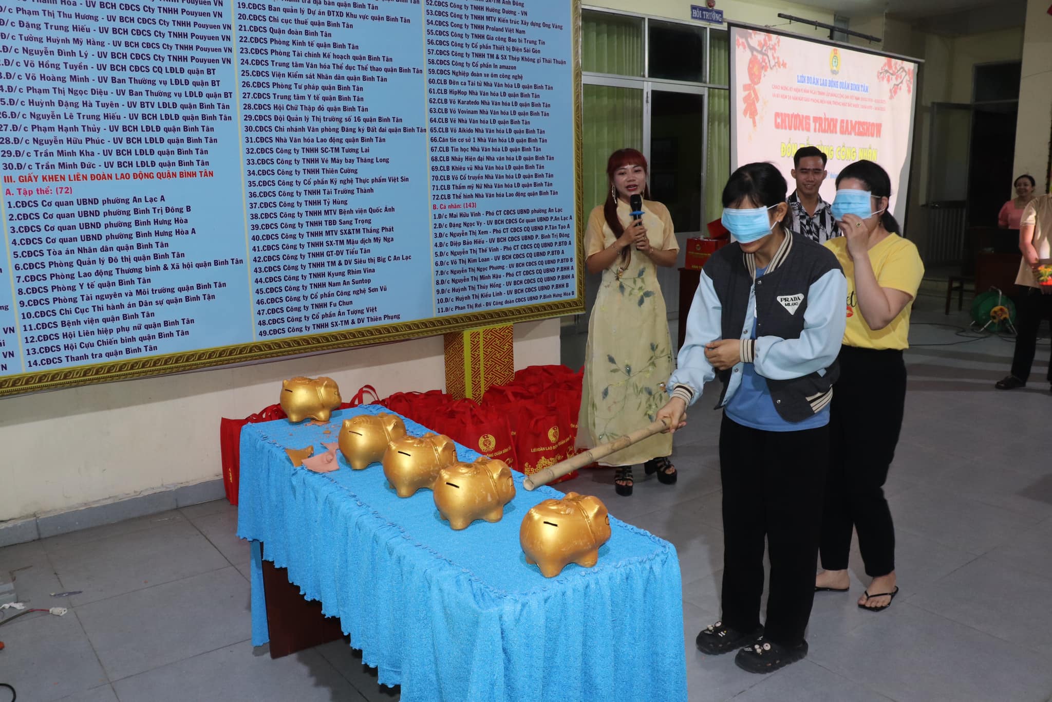 100 gia đ&igrave;nh c&ocirc;ng nh&acirc;n kh&oacute; khăn lần đầu du xu&acirc;n tại Đường hoa Nguyễn Huệ- Ảnh 5.