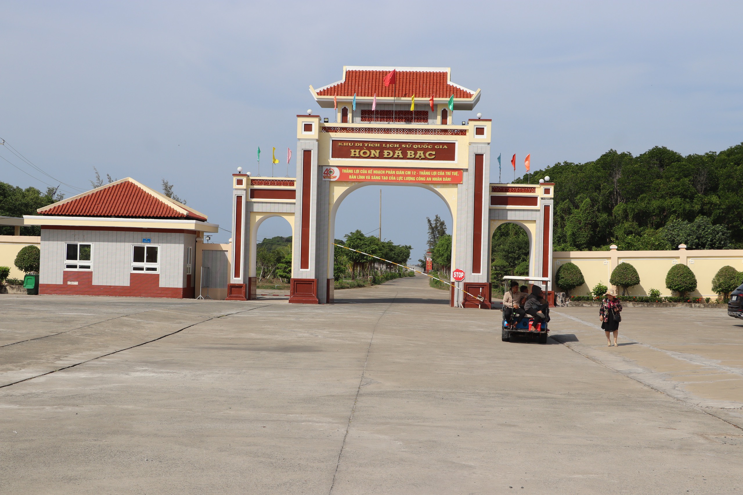 VIDEO: "Đường cờ Tổ quốc" ở C&agrave; Mau rực rỡ ng&agrave;y Xu&acirc;n- Ảnh 6.