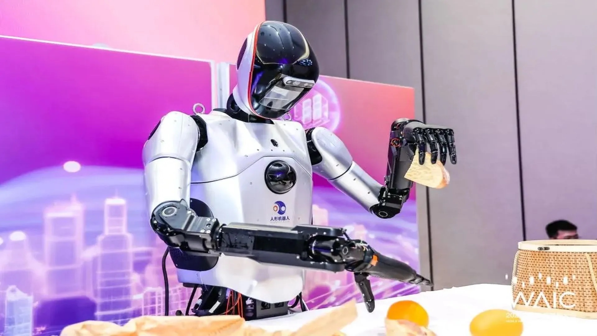 Robot hình người vào kỷ nguyên "vàng", cạnh tranh khốc liệt- Ảnh 2.