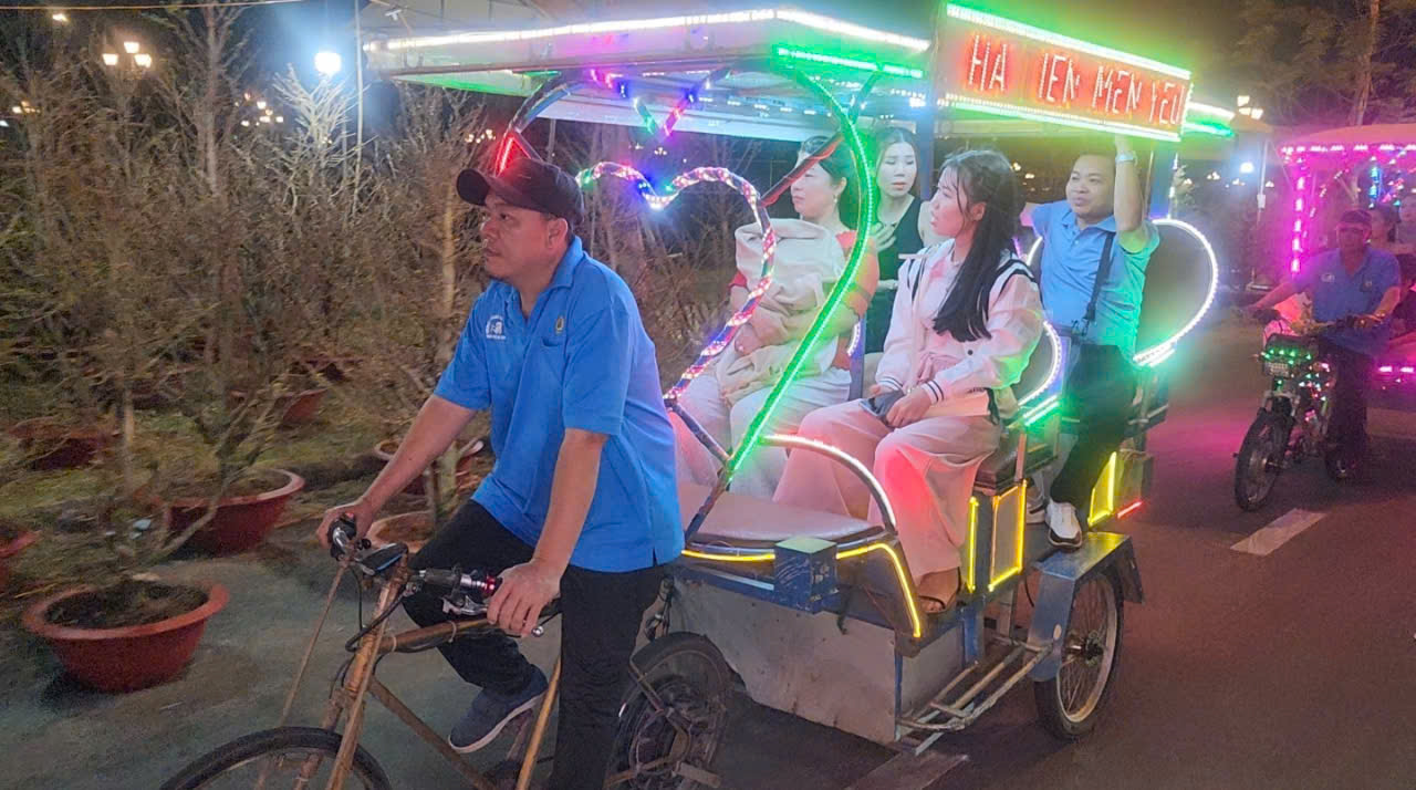 "Xe vua vui vẻ" ở H&agrave; Ti&ecirc;n - Ảnh 3.
