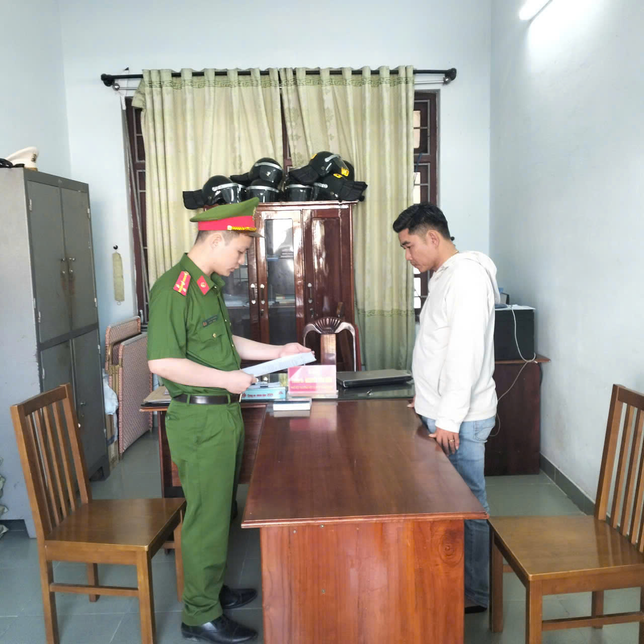 Khởi tố c&aacute;n bộ x&atilde; chiếm đoạt tiền người mắc bệnh hiểm ngh&egrave;o- Ảnh 1.
