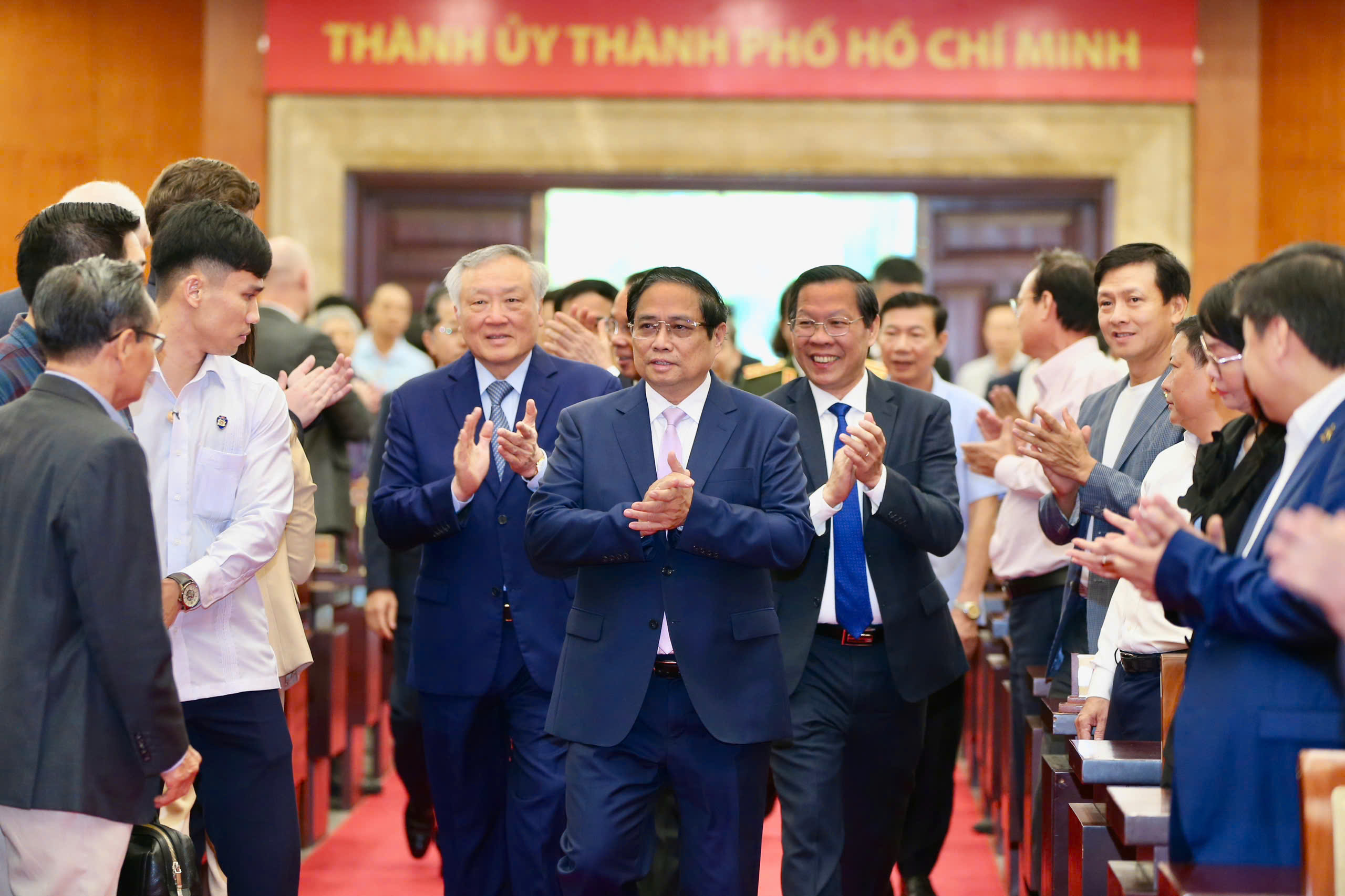 Thủ tướng Phạm Minh Ch&iacute;nh dự lễ c&ocirc;ng bố x&acirc;y dựng Trung t&acirc;m t&agrave;i ch&iacute;nh- Ảnh 1.