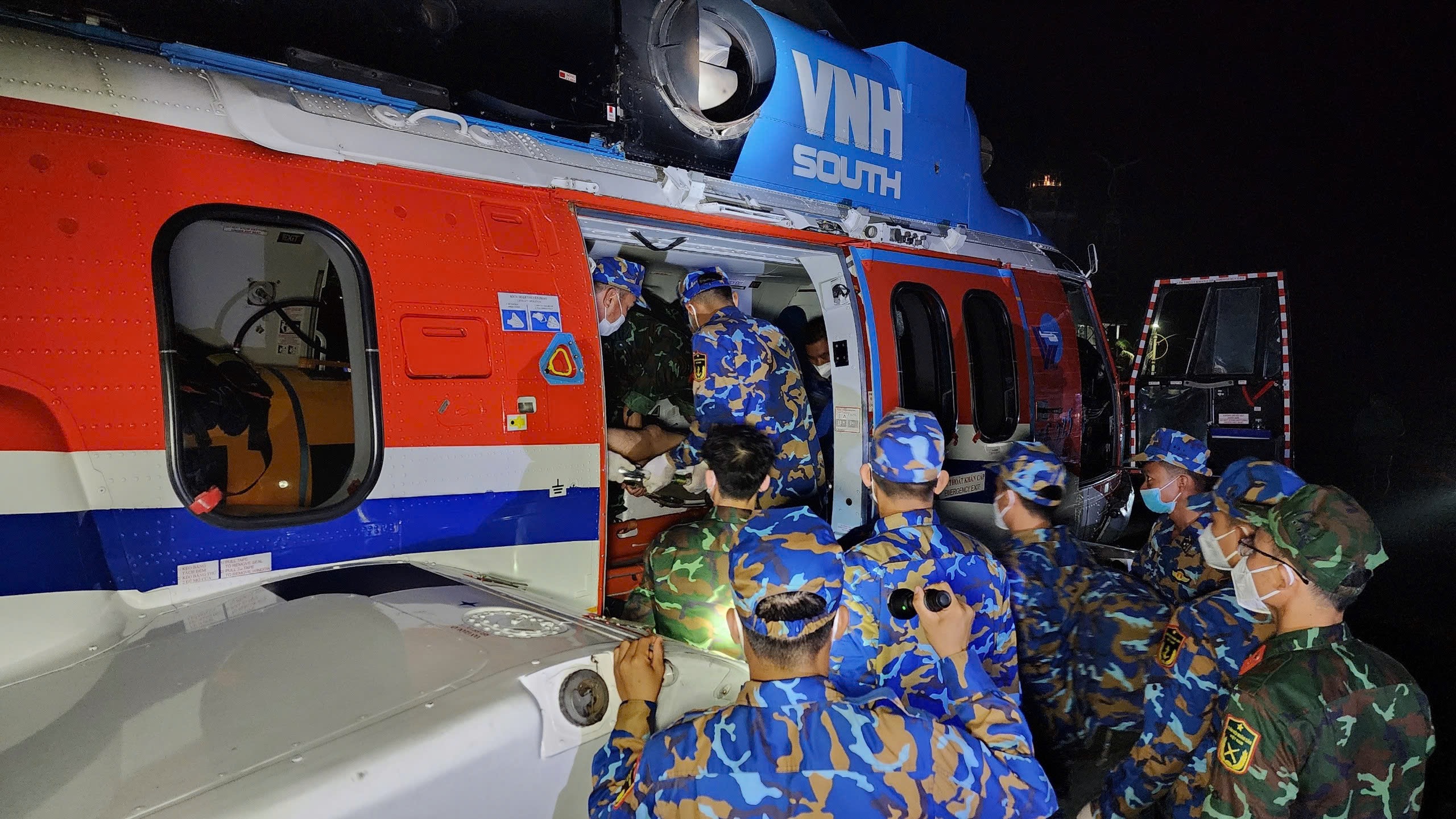 Cứu kịp thời bằng đường không một ca nguy kịch từ đảo An Bang- Ảnh 1.