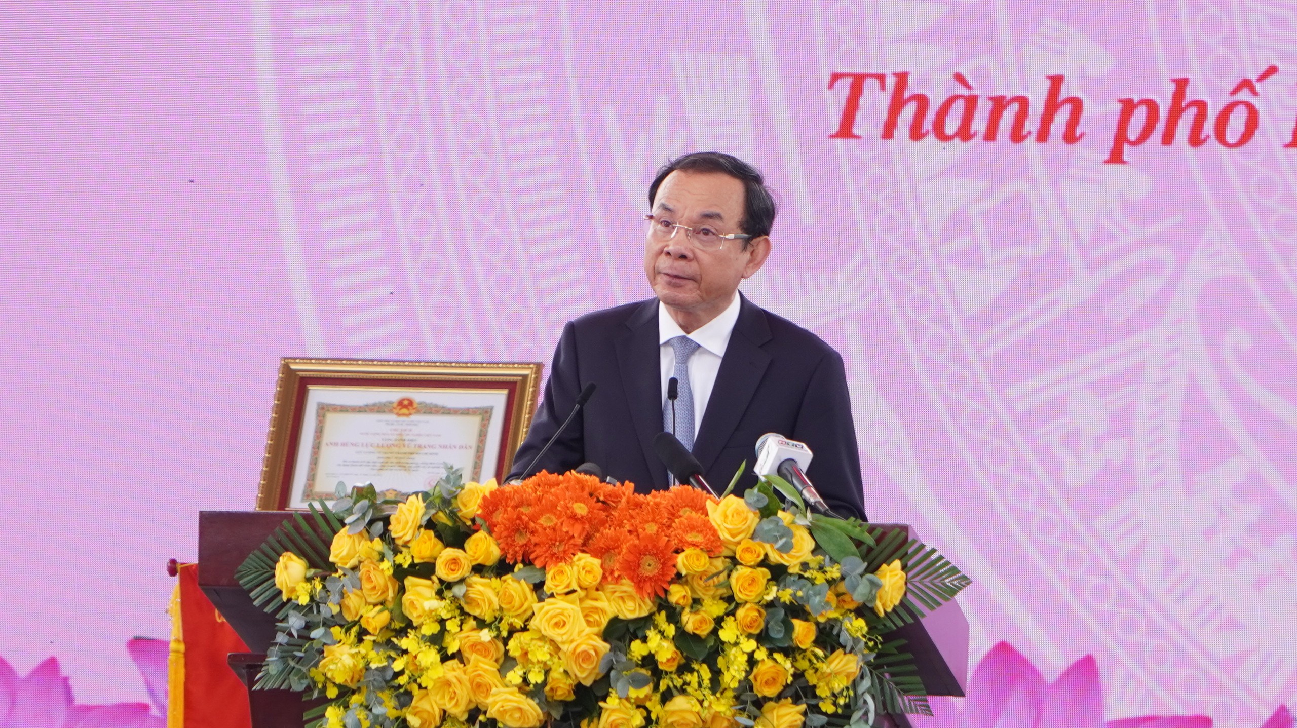 Lực lượng Vũ trang TP HCM đón nhận danh hiệu
Anh hùng lần 3- Ảnh 3.