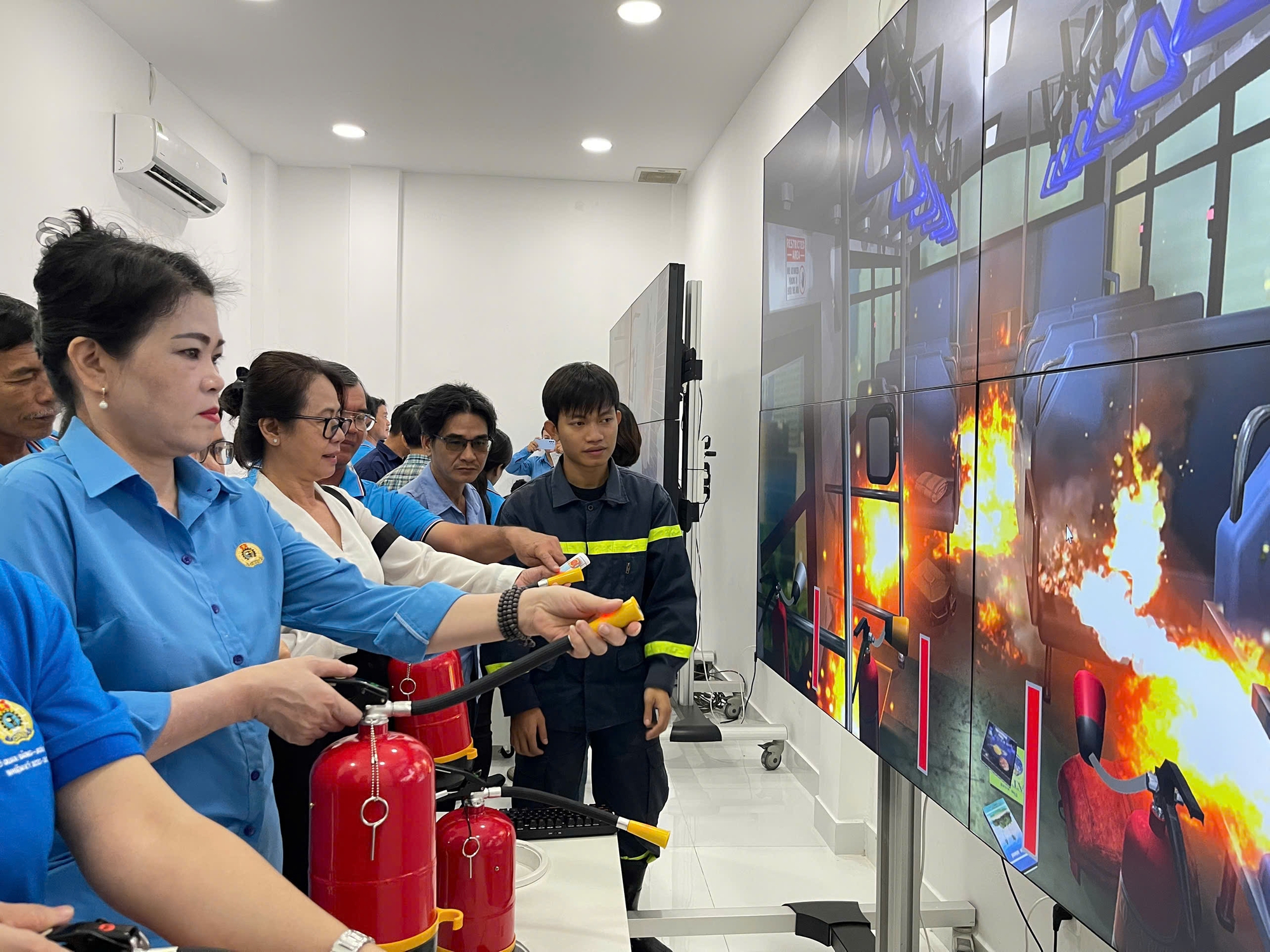 200 c&ocirc;ng nh&acirc;n ở TP HCM s&aacute;ng nay học th&ecirc;m kỹ năng mới- Ảnh 3.