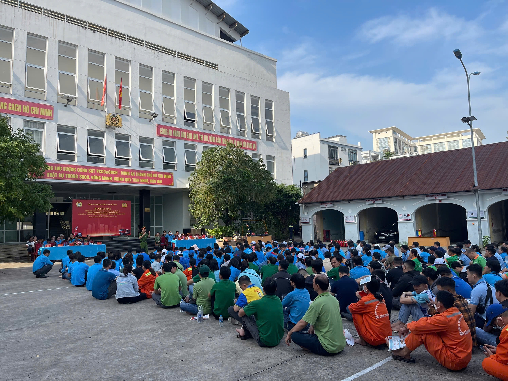 200 c&ocirc;ng nh&acirc;n ở TP HCM s&aacute;ng nay học th&ecirc;m kỹ năng mới- Ảnh 1.