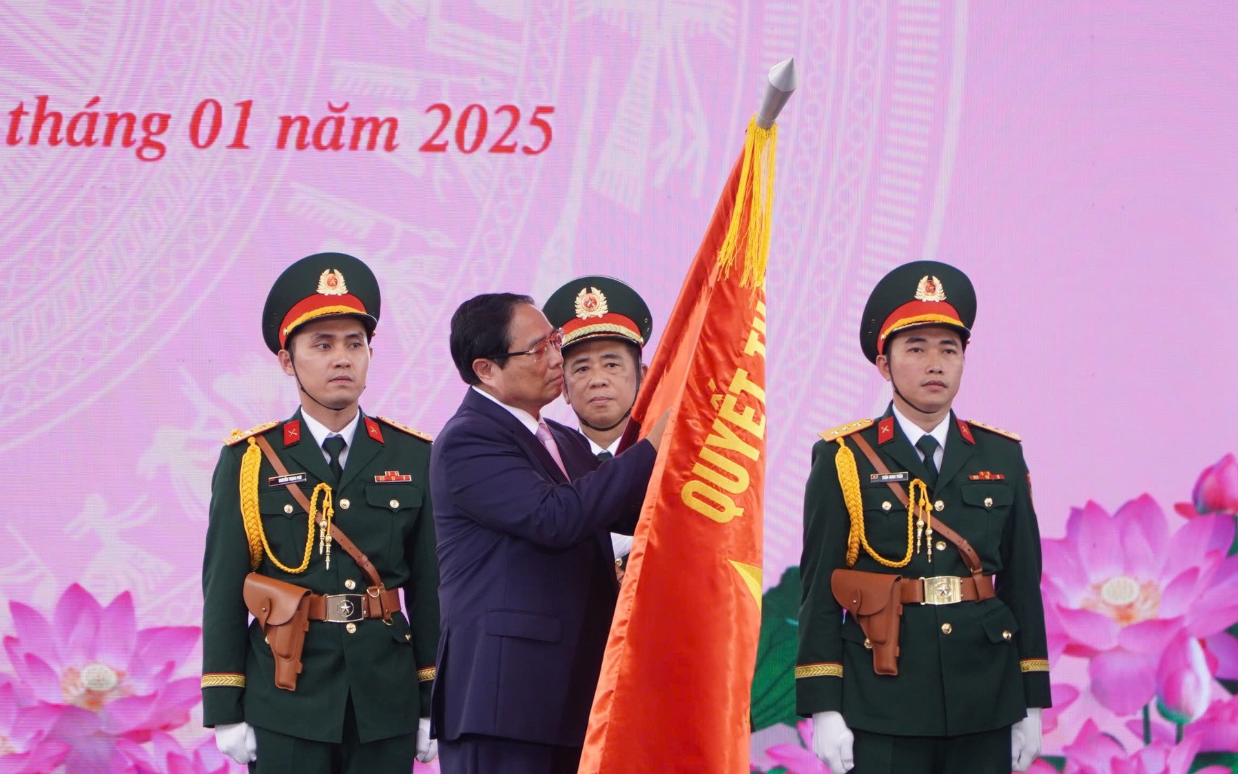 Lực lượng Vũ trang TP HCM đón nhận danh hiệu Anh hùng lần 3