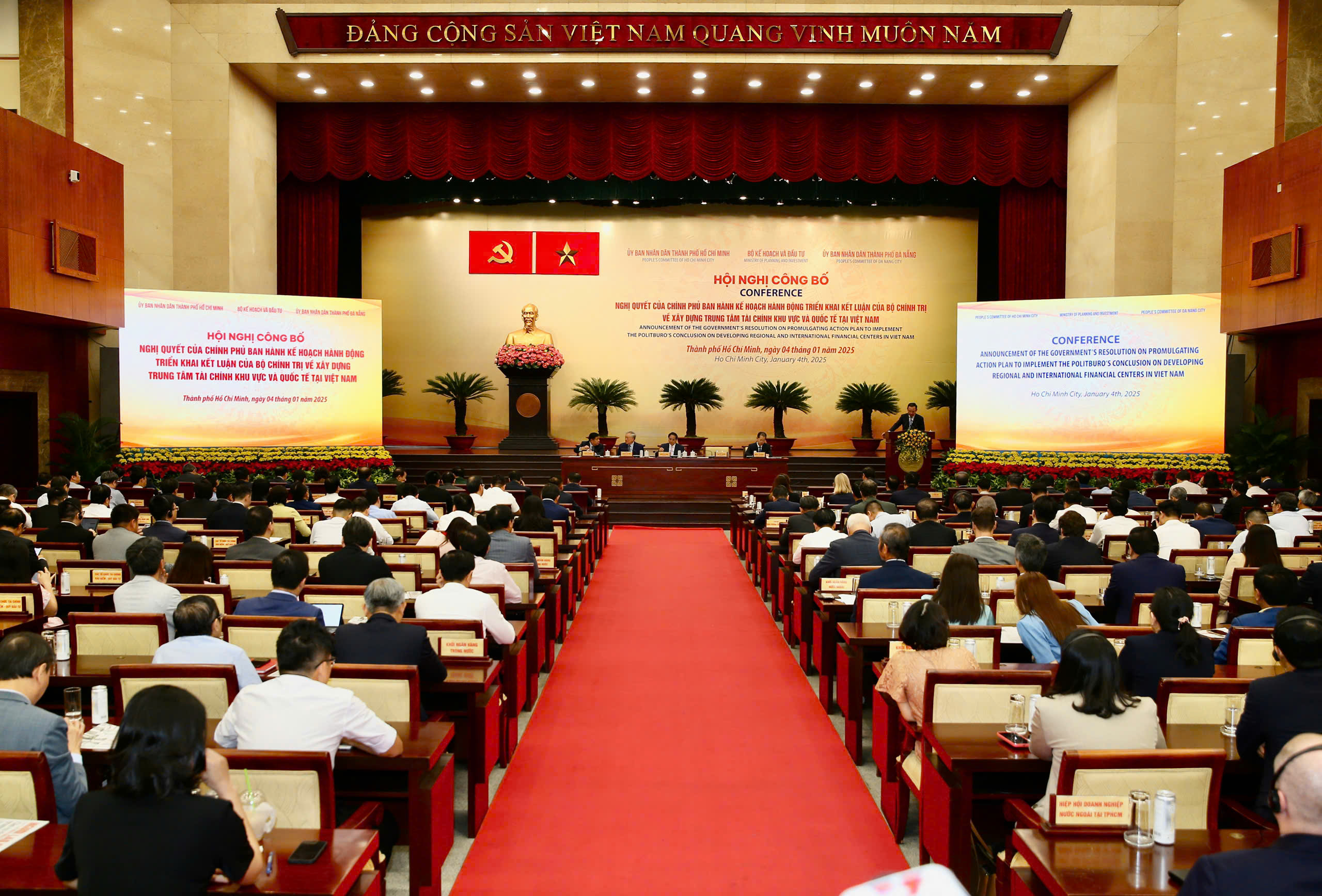 Thủ tướng Phạm Minh Ch&iacute;nh dự lễ c&ocirc;ng bố x&acirc;y dựng Trung t&acirc;m t&agrave;i ch&iacute;nh- Ảnh 5.