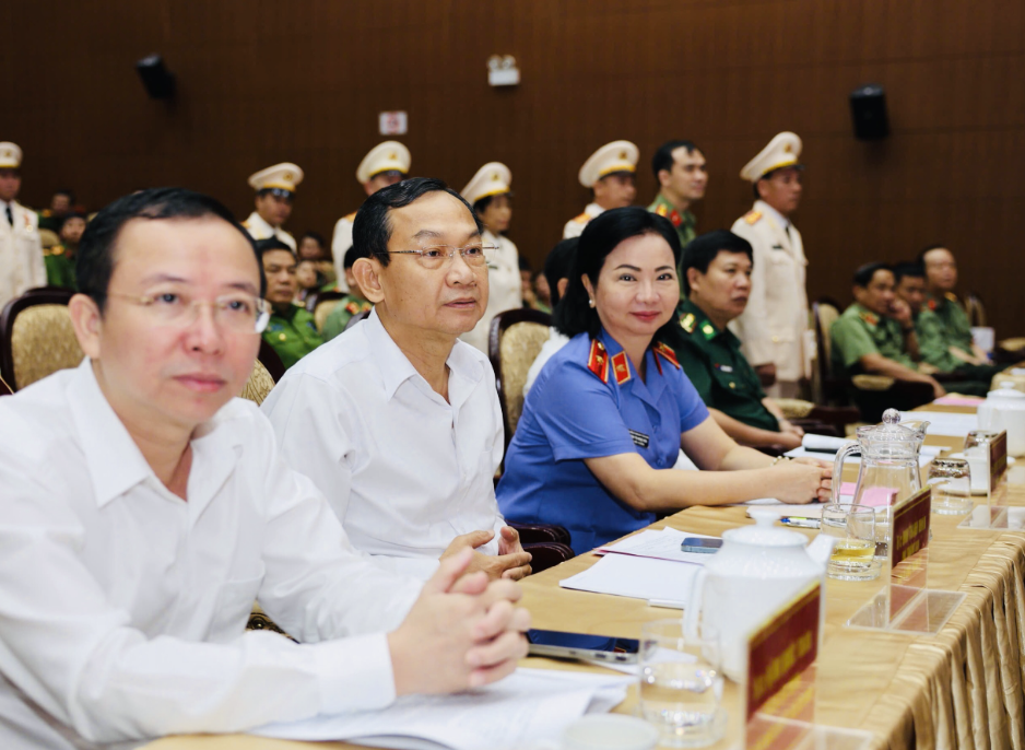 Bộ trưởng Lương Tam Quang dự Hội nghị triển khai công tác năm 2025 của Công an TP HCM - Ảnh 4.