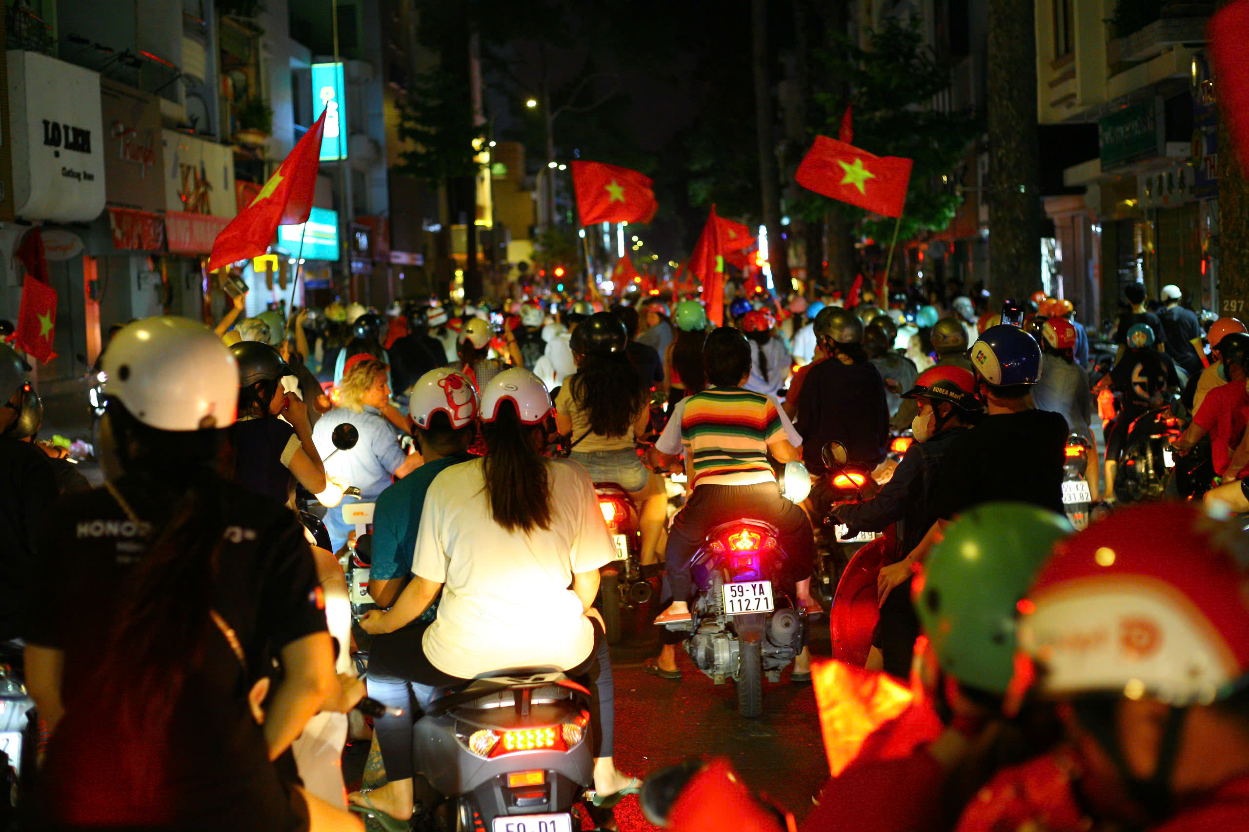 Tăng mức phạt giao th&ocirc;ng: Người d&acirc;n TP HCM "đi b&atilde;o" nhưng kh&ocirc;ng vội v&agrave;ng- Ảnh 4.