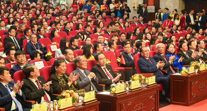 83 t&aacute;c phẩm xuất sắc đoạt giải Giải Di&ecirc;n Hồng lần thứ 3- Ảnh 3.
