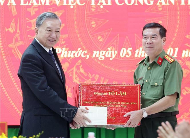 Tổng B&iacute; thư T&ocirc; L&acirc;m thăm v&agrave; l&agrave;m việc với C&ocirc;ng an tỉnh B&igrave;nh Phước- Ảnh 6.