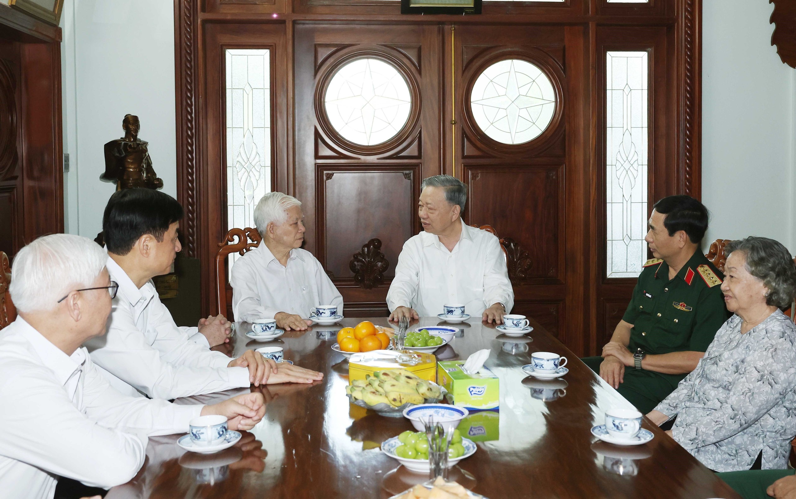 Tổng B&iacute; thư T&ocirc; L&acirc;m thăm v&agrave; l&agrave;m việc tại Bộ Chỉ huy qu&acirc;n sự tỉnh B&igrave;nh Dương- Ảnh 2.