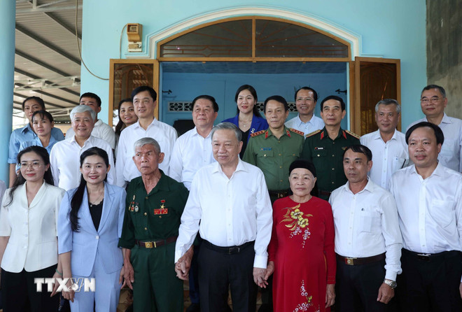 Tổng B&iacute; thư T&ocirc; L&acirc;m thăm v&agrave; l&agrave;m việc với C&ocirc;ng an tỉnh B&igrave;nh Phước- Ảnh 8.