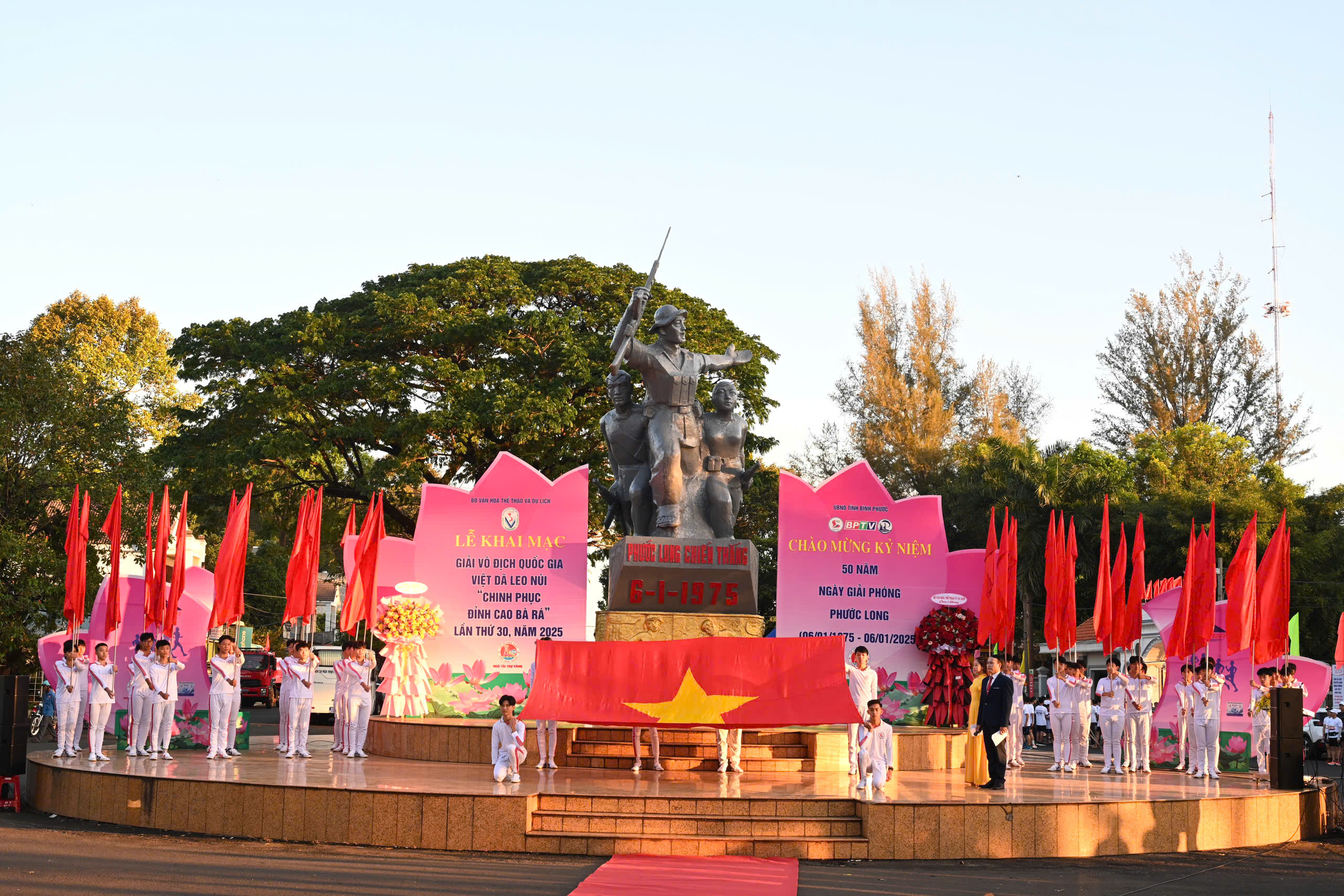 Ho&agrave;ng Nguy&ecirc;n Thanh lần thứ 9 v&ocirc; địch Giải việt d&atilde; "Chinh phục đỉnh cao B&agrave; R&aacute;"- Ảnh 2.