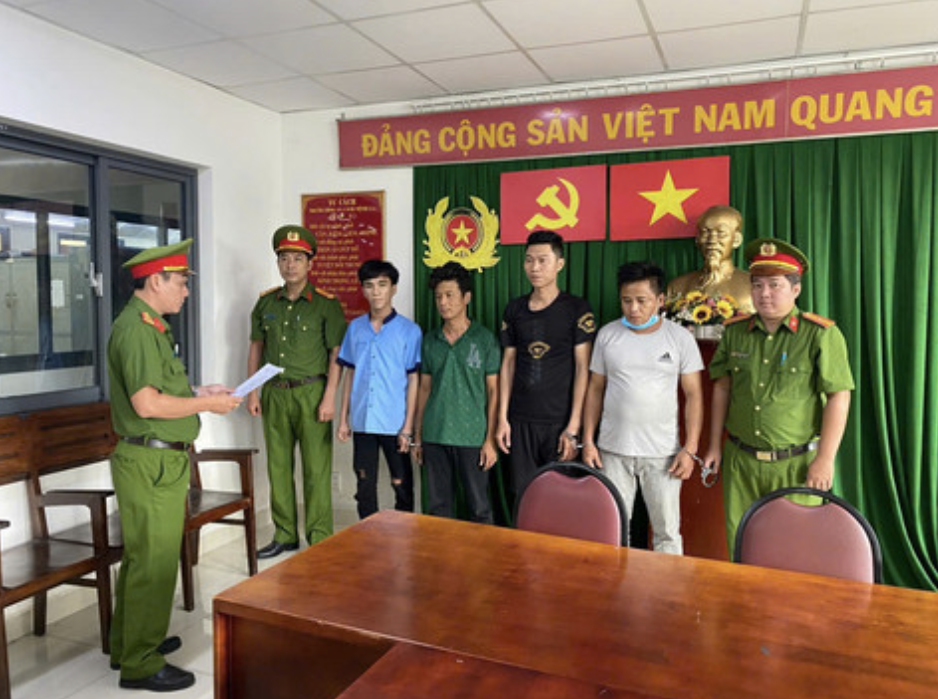 Ph&aacute;t hiện nh&acirc;n vi&ecirc;n qu&aacute;n c&aacute; k&egrave;o nổi tiếng ở TP HCM dương t&iacute;nh với ma t&uacute;y- Ảnh 1.