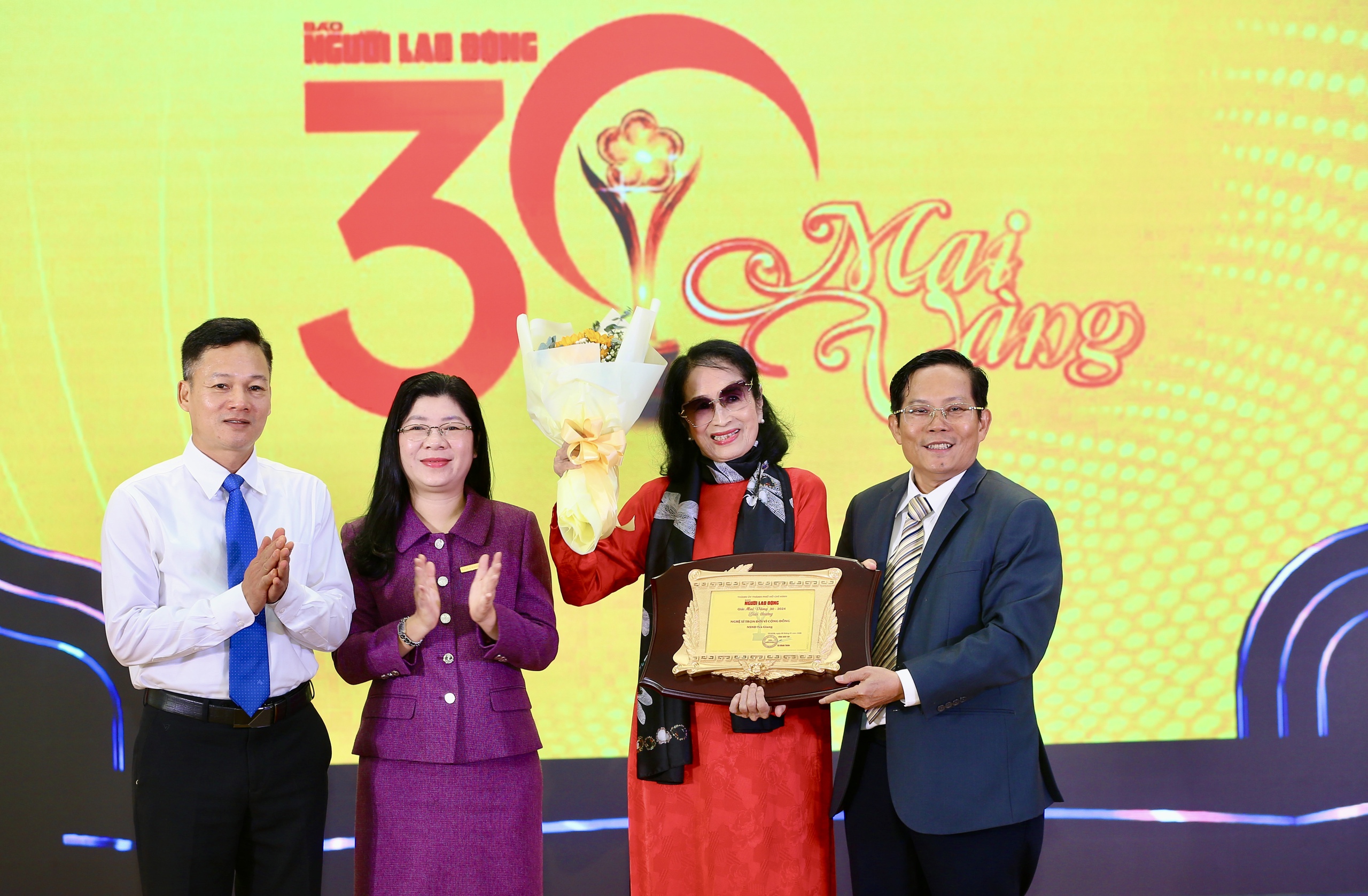 Khởi đầu đầy cảm x&uacute;c cho h&agrave;nh tr&igrave;nh kỷ niệm 30 năm Giải Mai V&agrave;ng- Ảnh 12.