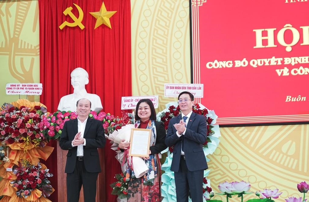Nữ Ph&oacute; Chủ tịch UBND tỉnh Đắk Lắk nhận nhiệm vụ mới- Ảnh 1.