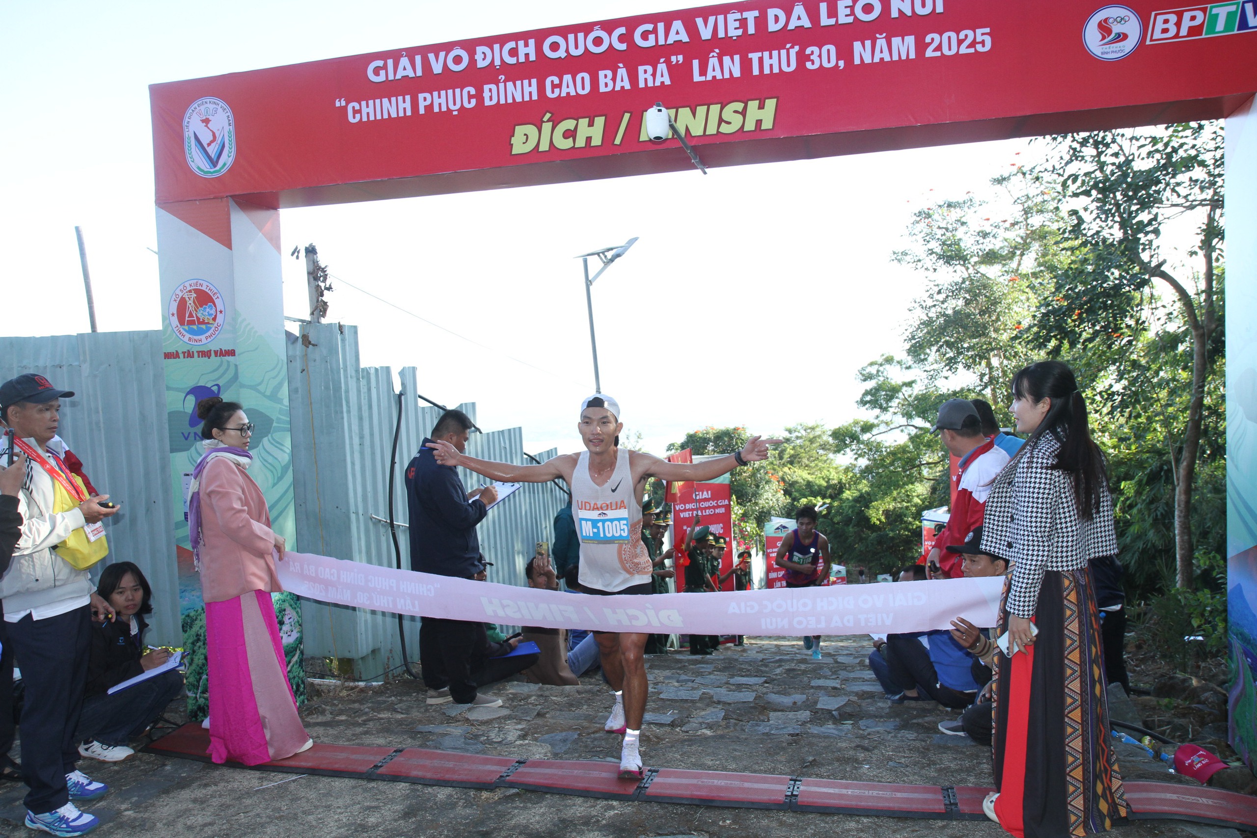 Ho&agrave;ng Nguy&ecirc;n Thanh lần thứ 9 v&ocirc; địch Giải việt d&atilde; "Chinh phục đỉnh cao B&agrave; R&aacute;"- Ảnh 3.