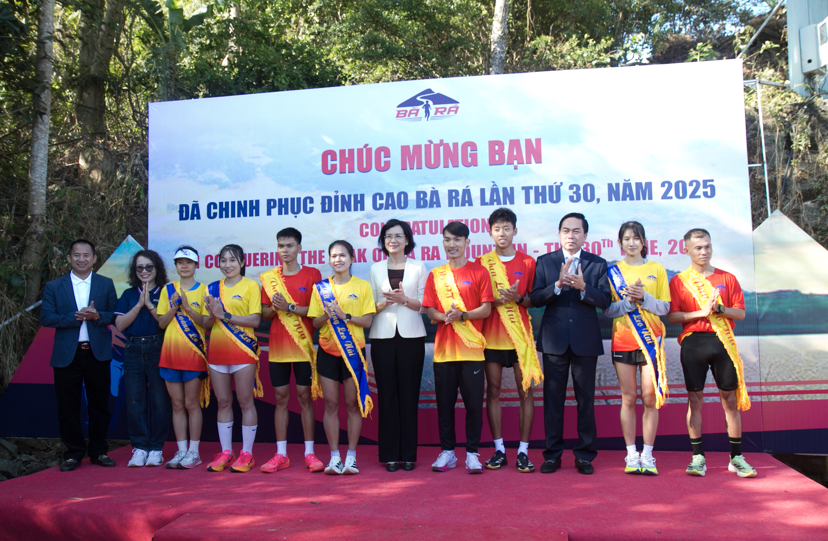 Ho&agrave;ng Nguy&ecirc;n Thanh lần thứ 9 v&ocirc; địch Giải việt d&atilde; "Chinh phục đỉnh cao B&agrave; R&aacute;"- Ảnh 5.
