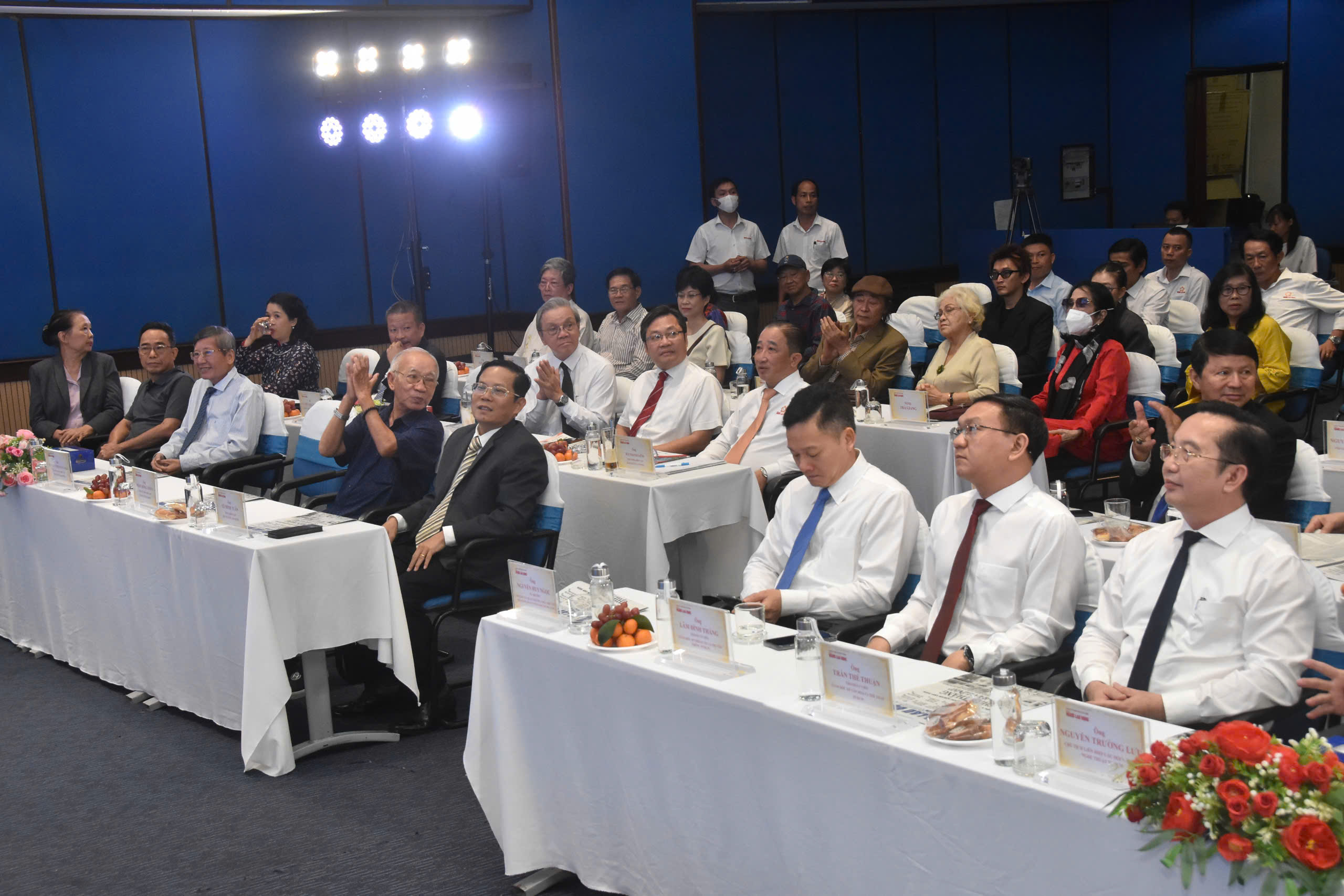 Khởi đầu đầy cảm x&uacute;c cho h&agrave;nh tr&igrave;nh kỷ niệm 30 năm Giải Mai V&agrave;ng- Ảnh 2.