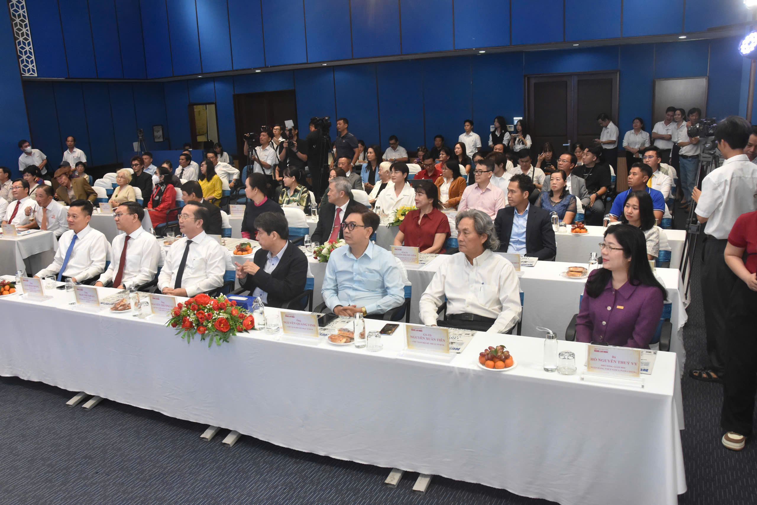 Khởi đầu đầy cảm x&uacute;c cho h&agrave;nh tr&igrave;nh kỷ niệm 30 năm Giải Mai V&agrave;ng- Ảnh 1.