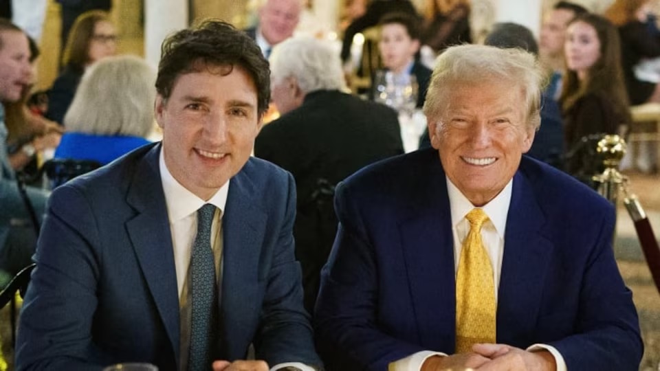 &Ocirc;ng Trump v&agrave; &ocirc;ng Trudeau tại bữa tối ở Mar-a-Lago. Ảnh: @JustinTrudeau/X