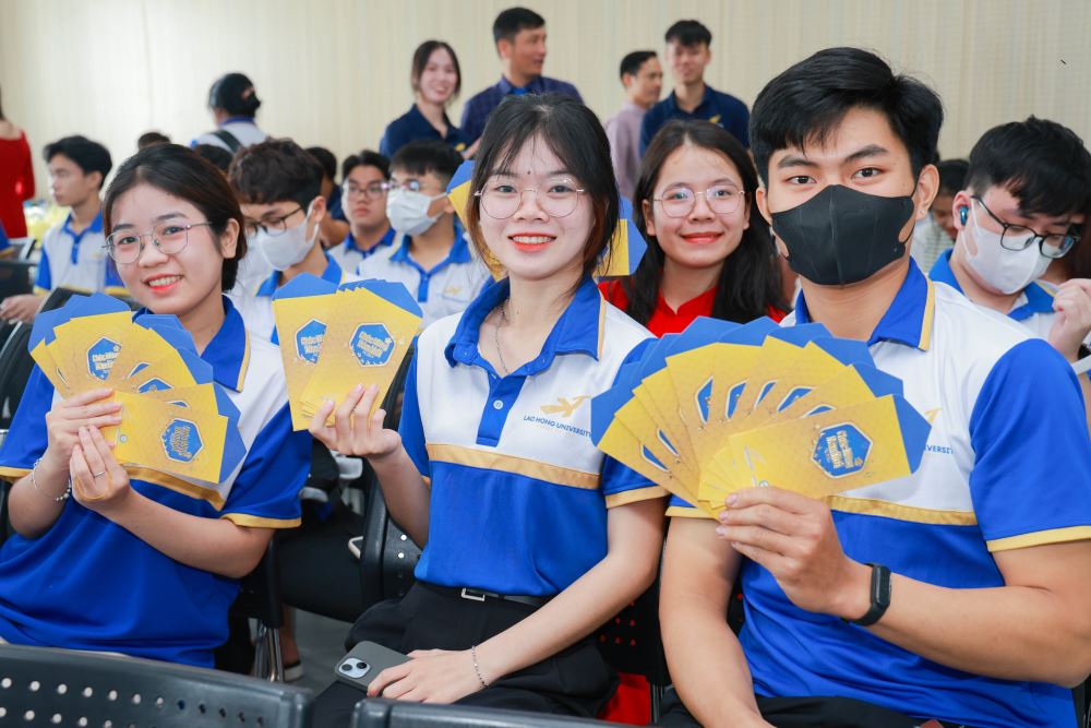 "Chuyến xe về Tết" 7 tỉnh miền Trung - T&acirc;y Nguy&ecirc;n ấm &aacute;p nghĩa t&igrave;nh- Ảnh 5.