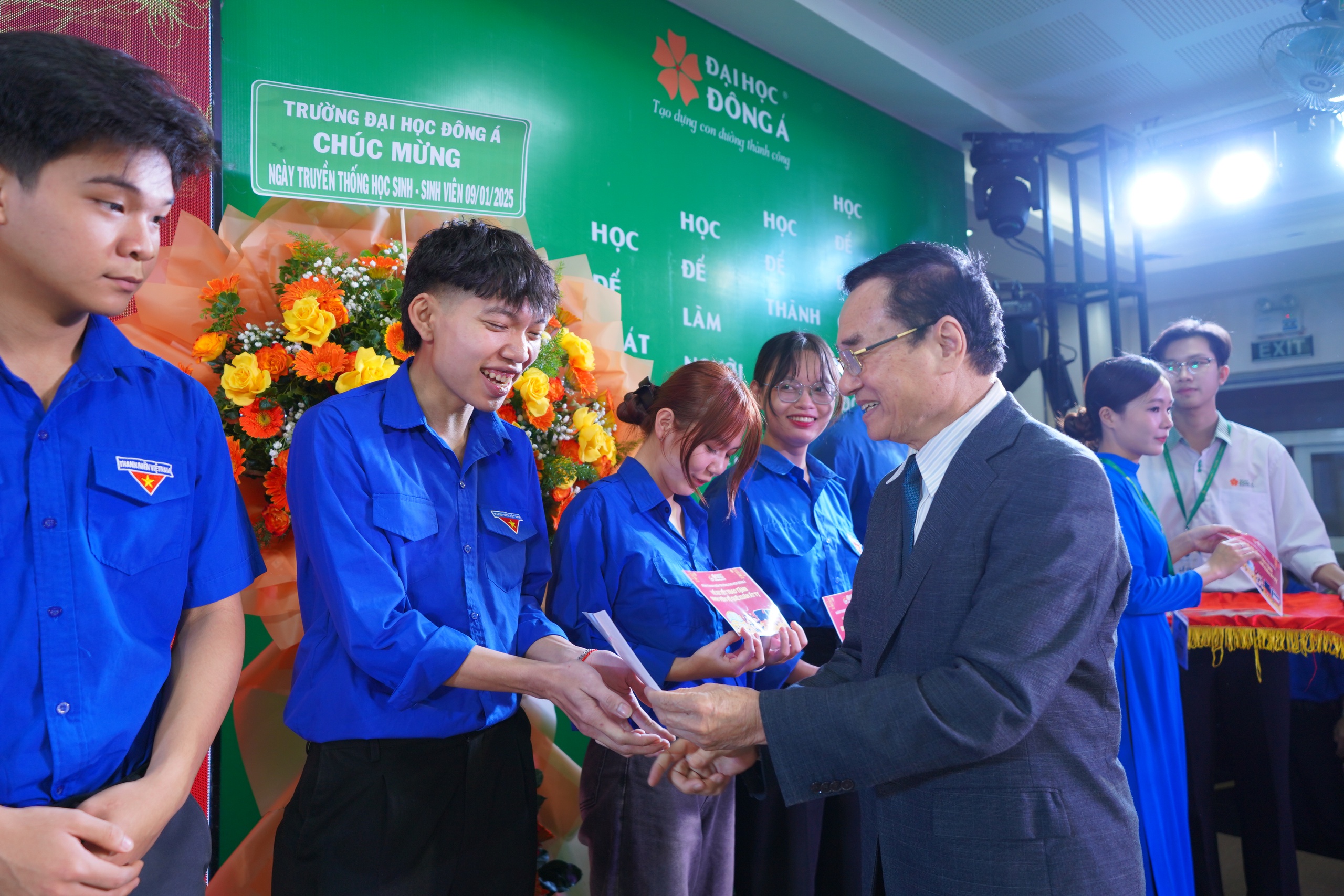 "Chuyến xe về Tết" 7 tỉnh miền Trung - T&acirc;y Nguy&ecirc;n ấm &aacute;p nghĩa t&igrave;nh- Ảnh 6.