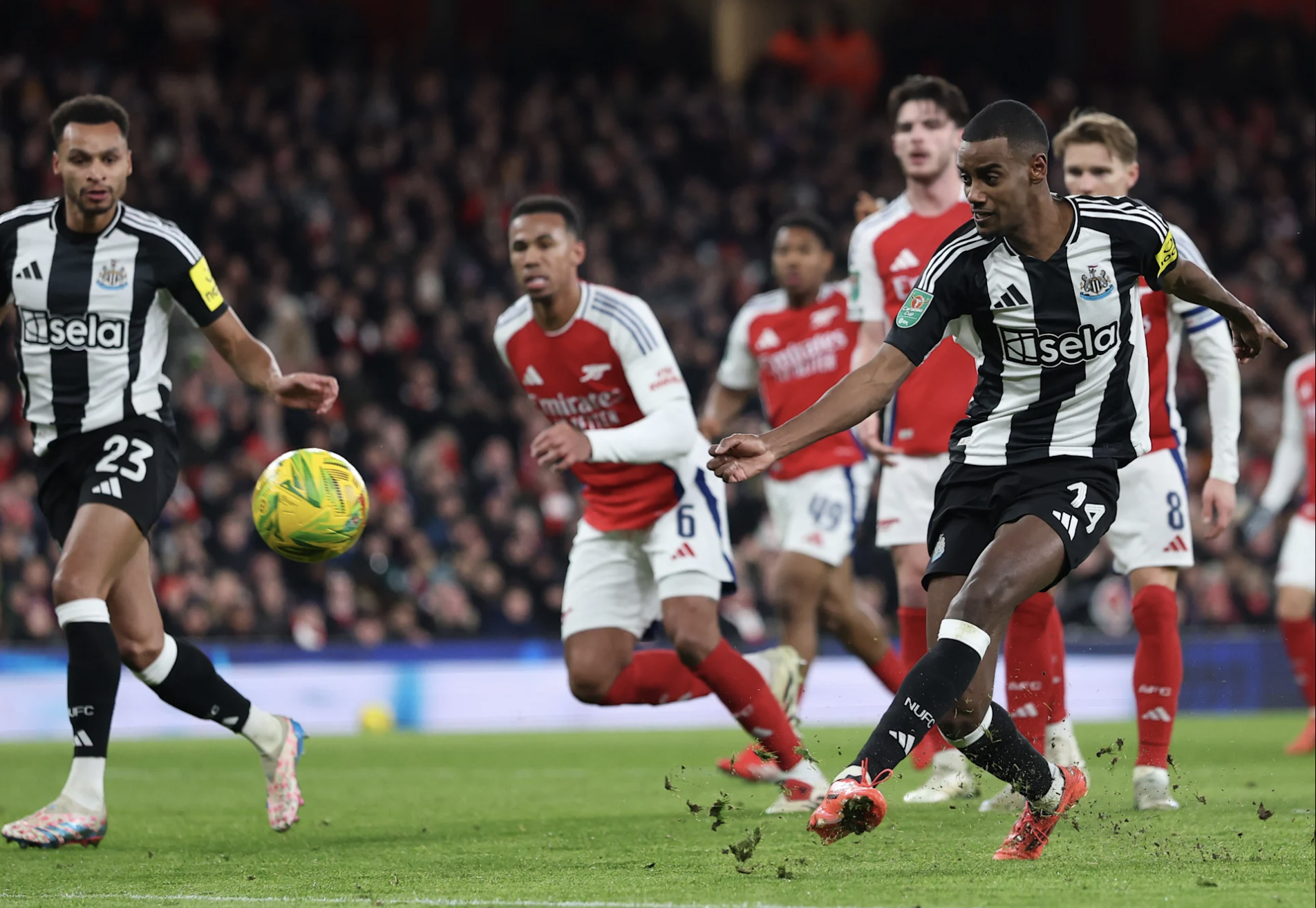 Đ&aacute;nh sập "ph&aacute;o đ&agrave;i" Emirates, Newcastle rộng cửa v&agrave;o chung kết League Cup- Ảnh 2.