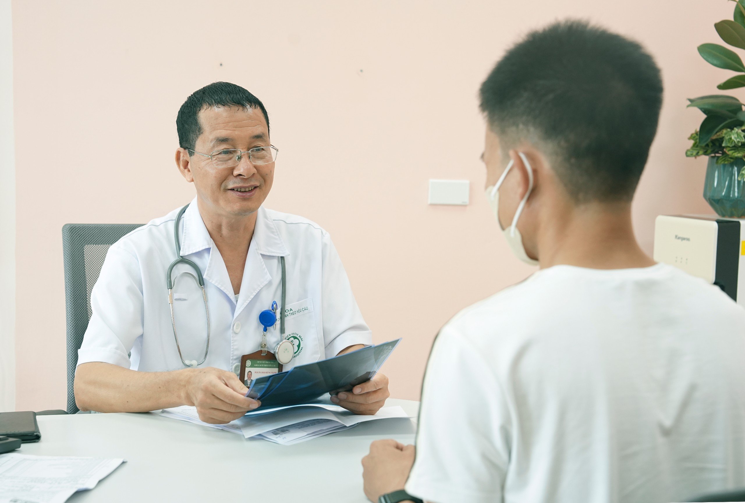 Khám chữa bệnh theo yêu cầu sẽ được BHYT chi trả- Ảnh 1.