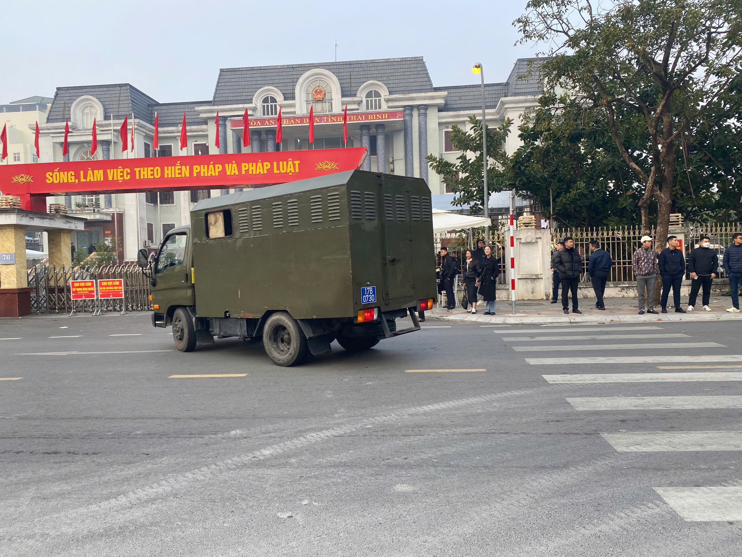 Phi&ecirc;n to&agrave; x&eacute;t xử bị c&aacute;o Lưu B&igrave;nh Nhưỡng v&agrave; c&aacute;c đồng phạm: An ninh được thắt chặt- Ảnh 3.