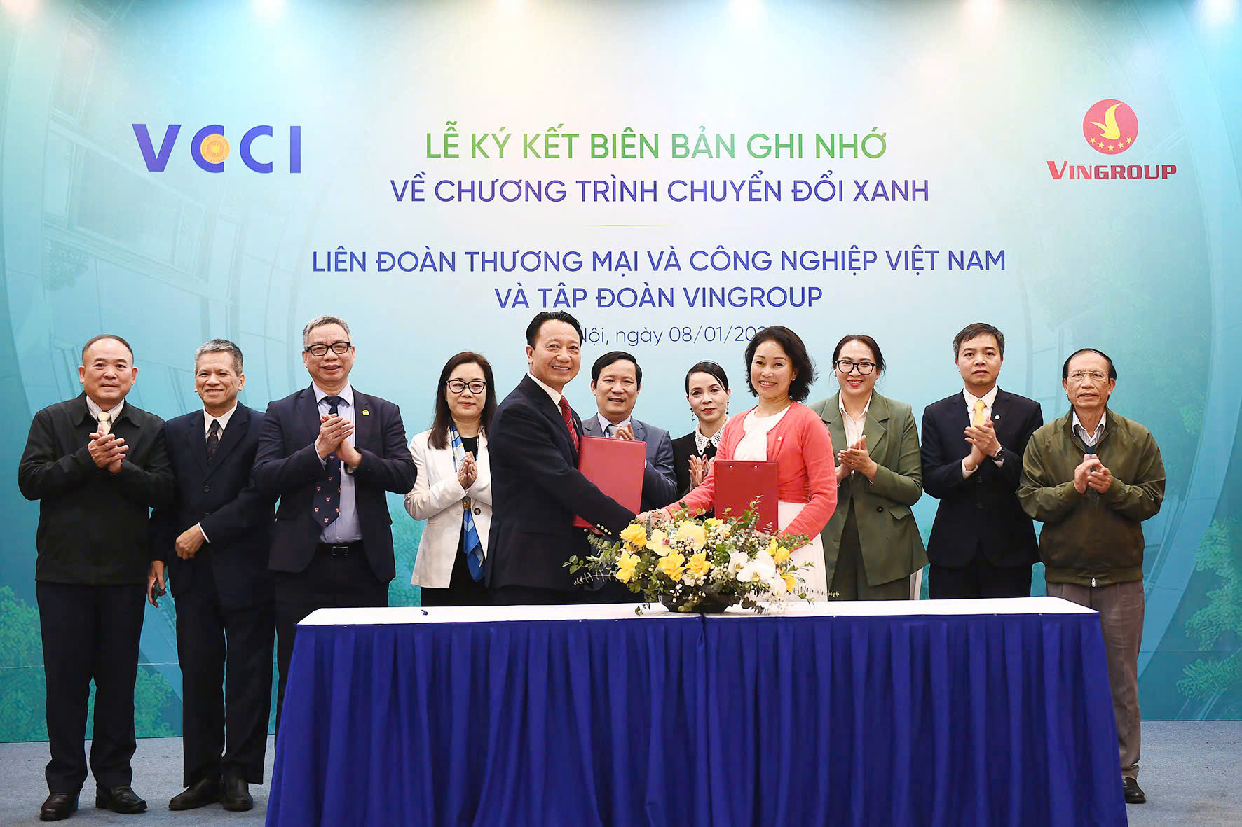 Li&ecirc;n đo&agrave;n Thương mại v&agrave; C&ocirc;ng nghiệp Việt Nam k&ecirc;u gọi hội vi&ecirc;n ưu ti&ecirc;n sử dụng xe điện VinFast- Ảnh 1.