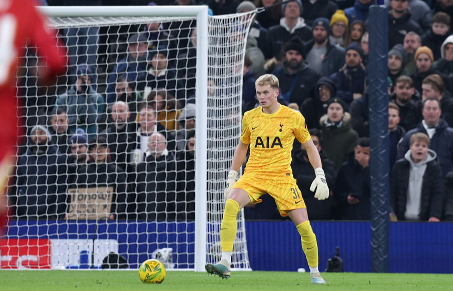 Liverpool thất bại b&aacute;n kết League Cup, Tottenham nhen nh&oacute;m hy vọng- Ảnh 1.
