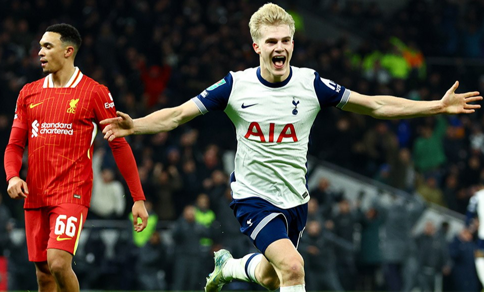 Liverpool thất bại b&aacute;n kết League Cup, Tottenham nhen nh&oacute;m hy vọng- Ảnh 6.