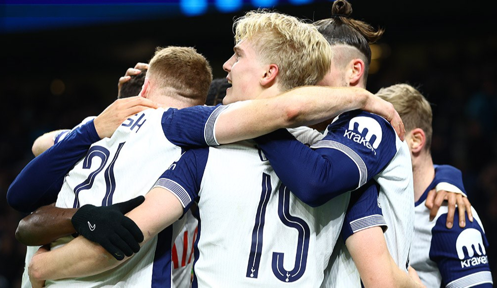 Liverpool thất bại b&aacute;n kết League Cup, Tottenham nhen nh&oacute;m hy vọng- Ảnh 7.