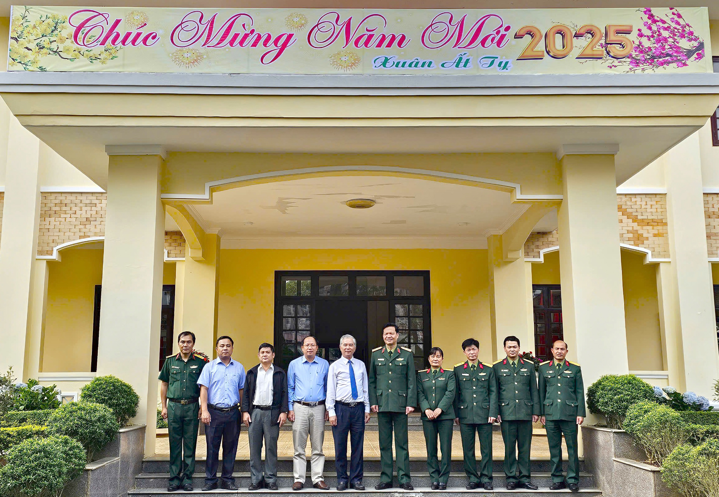 Đo&agrave;n c&ocirc;ng t&aacute;c TP HCM thăm v&agrave; ch&uacute;c Tết tại Học viện Lục qu&acirc;n- Ảnh 4.