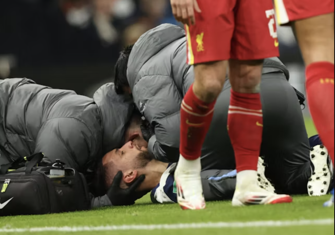 Liverpool thất bại b&aacute;n kết League Cup, Tottenham nhen nh&oacute;m hy vọng- Ảnh 4.