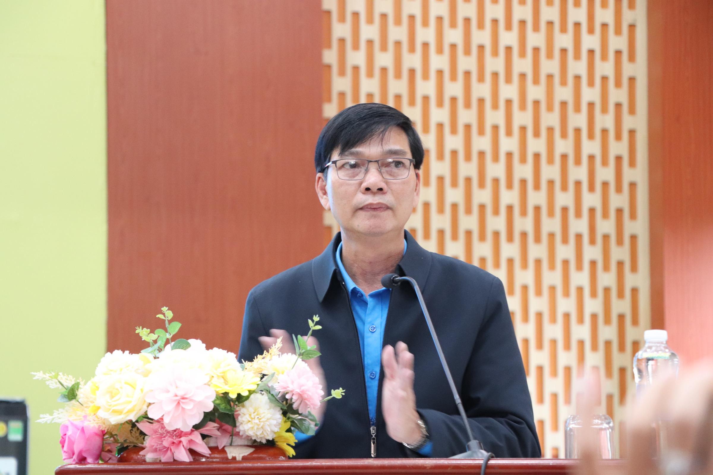 LĐLĐ Duy Xuy&ecirc;n trao hơn 500 phần qu&agrave; Tết - Ảnh 1.