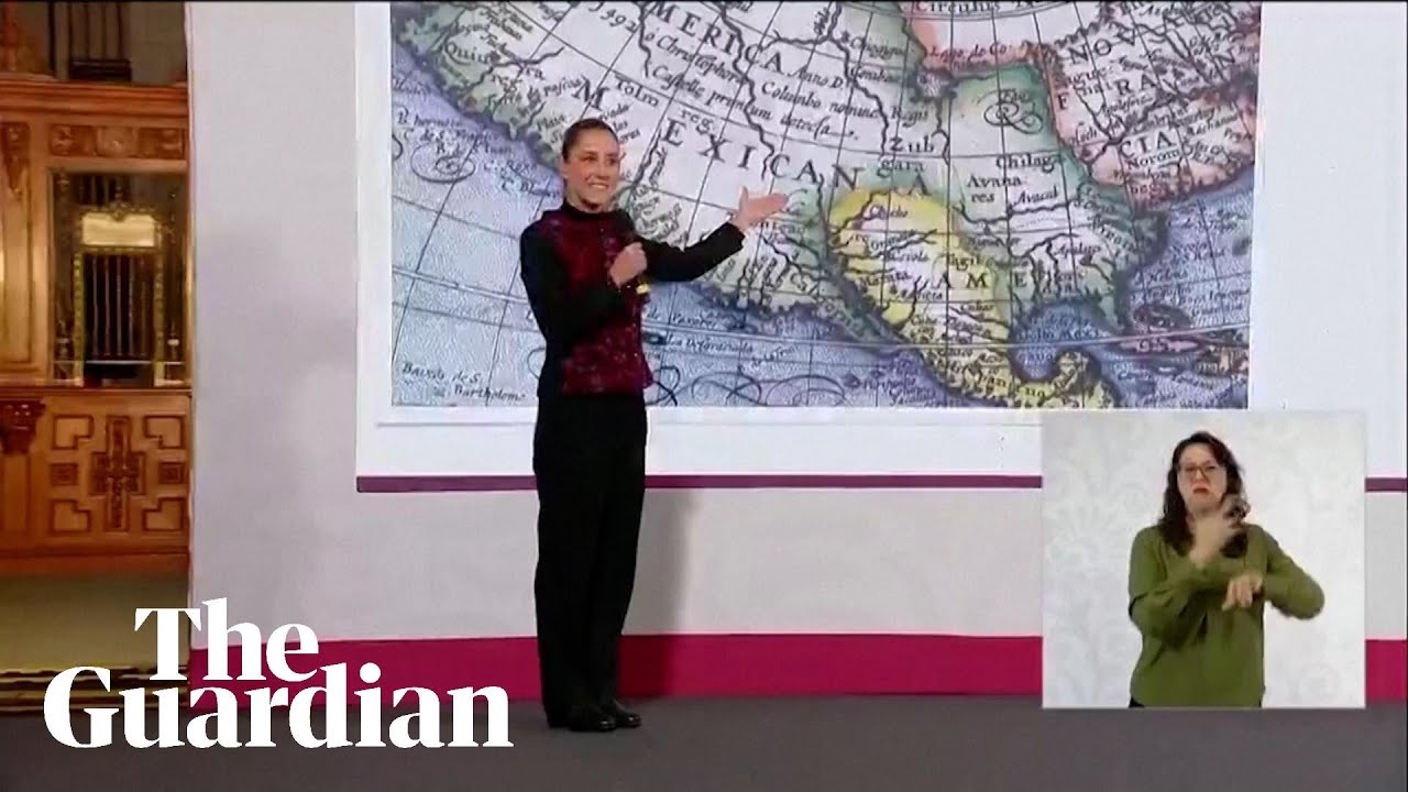 Tổng thống Mexico Claudia Sheinbaum chỉ vào bản đồ cổ đặt tên khu vực Bắc Mỹ là "Mexican America" trong cuộc họp báo ngày 8-1. Ảnh: The Guardian