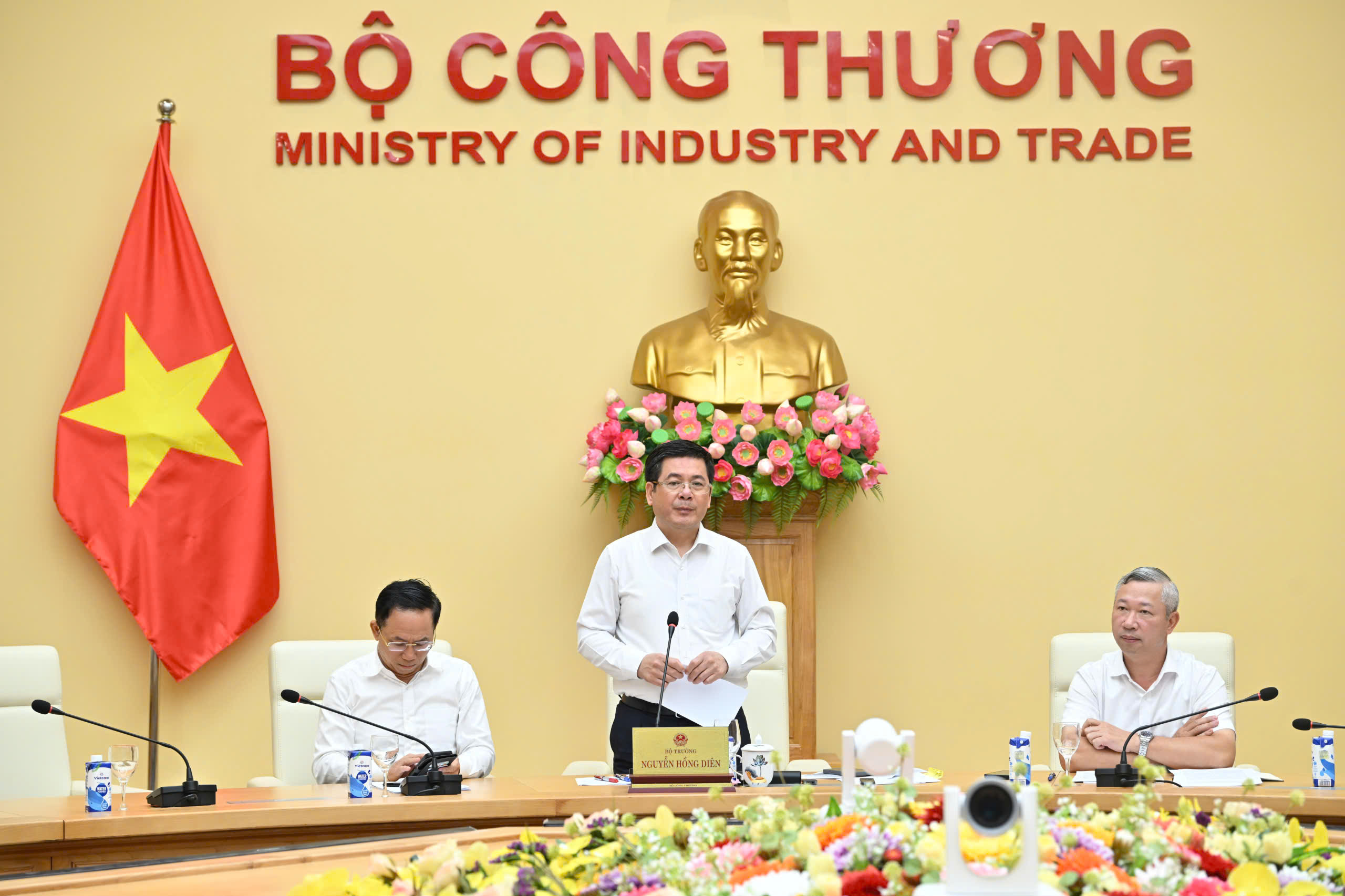 Người ti&ecirc;u d&ugrave;ng chưa c&oacute; quyền lựa chọn đơn vị b&aacute;n điện- Ảnh 1.