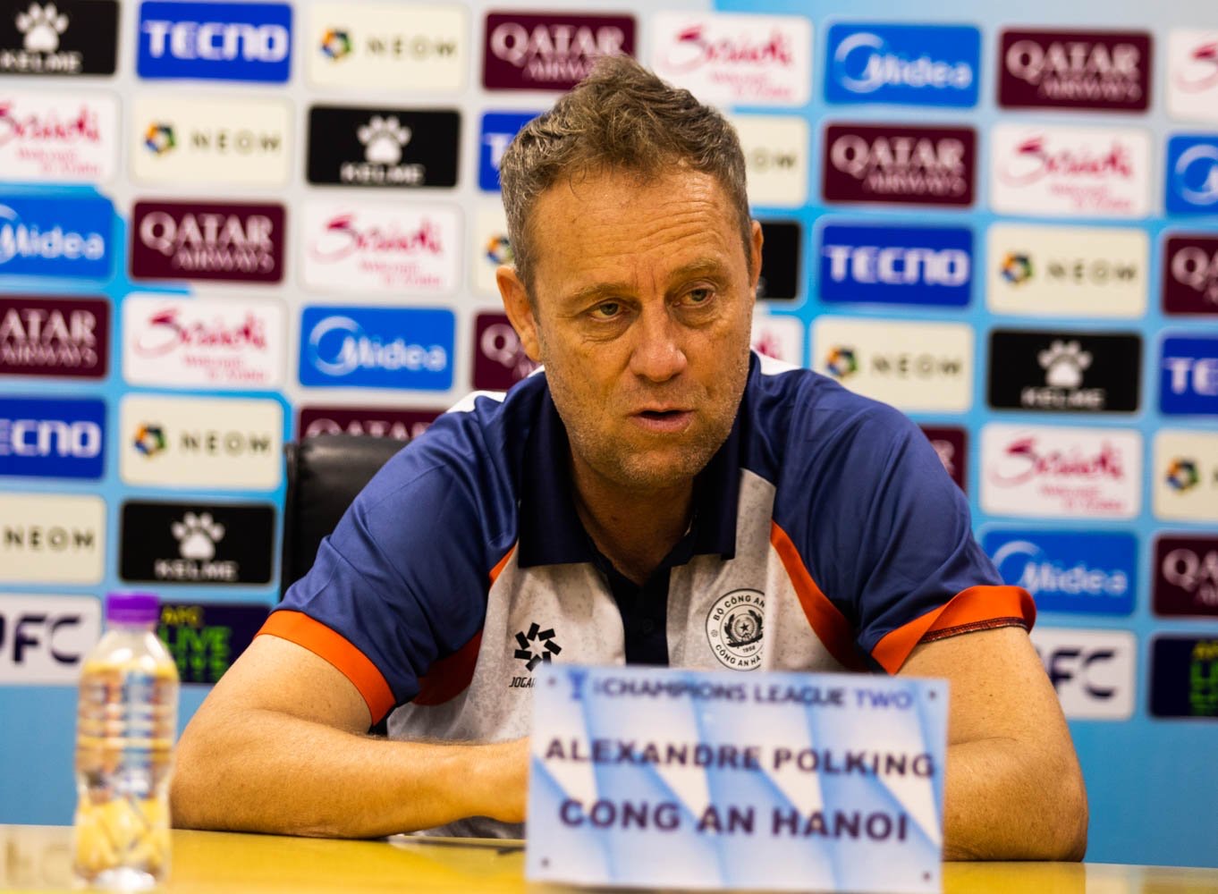 "Vua ph&aacute; lưới" V-League quyết thắng đội b&oacute;ng của Trung Quốc - Ảnh 1.